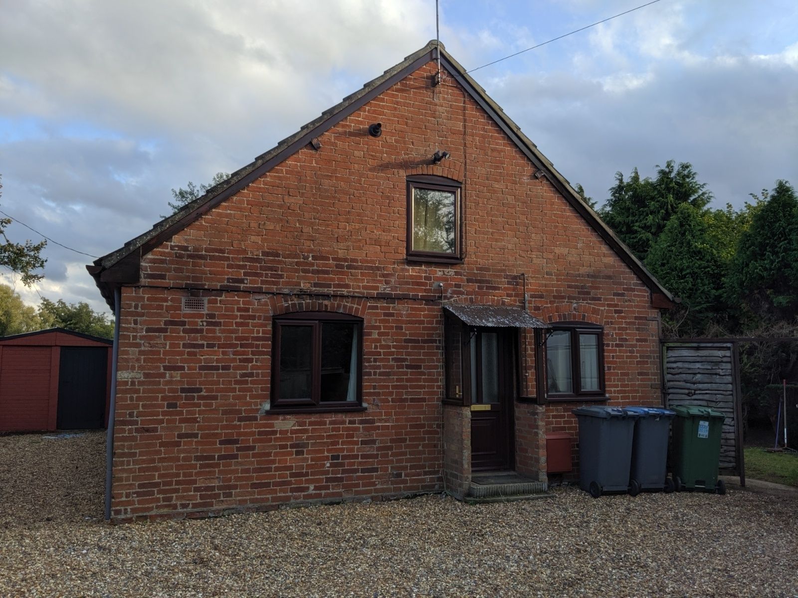 2 bedroom detached bungalow To Let in Woodbridge - Front of Property