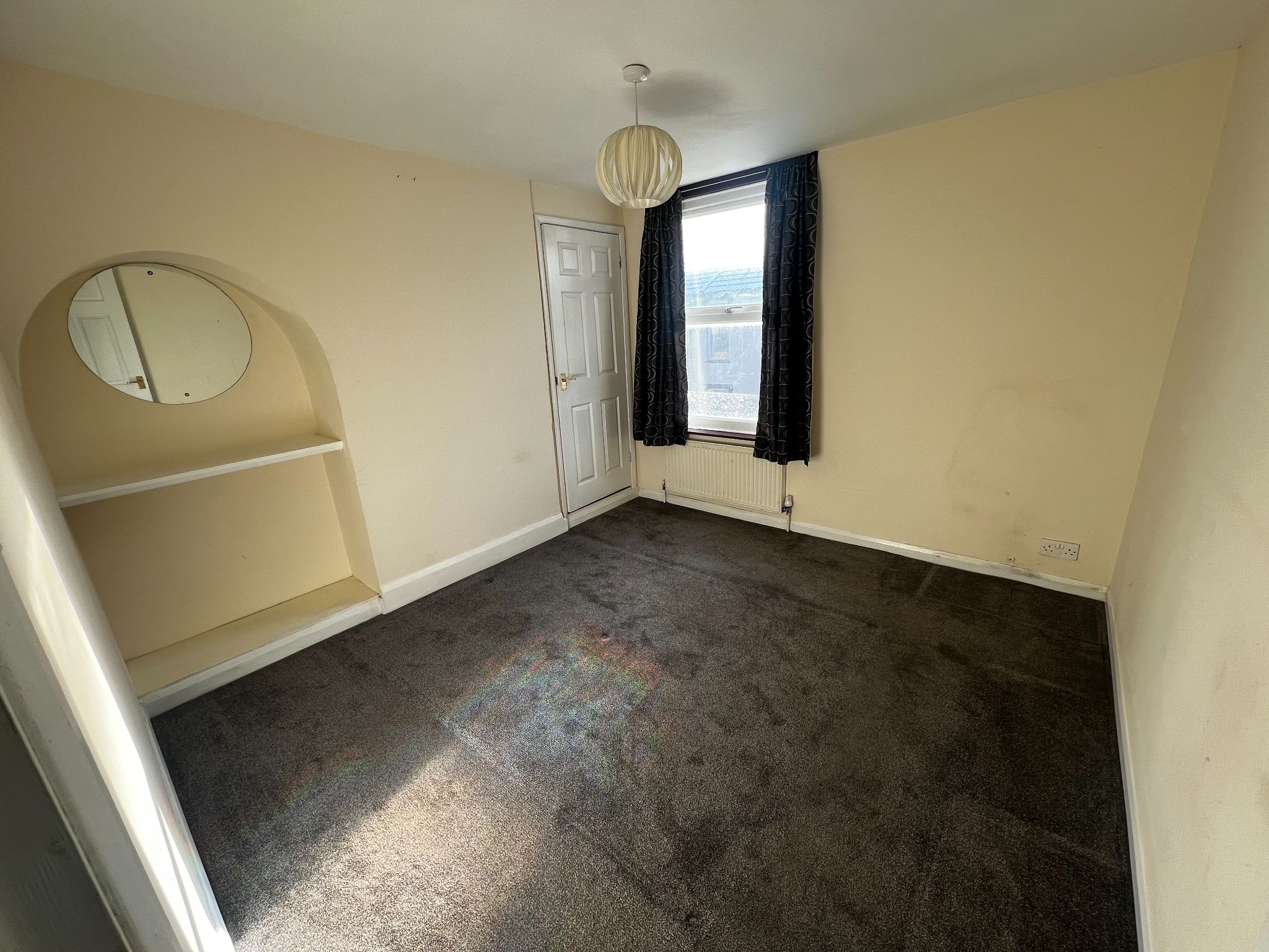 2 bedroom end terraced house To Let in Ipswich - Photograph 2.