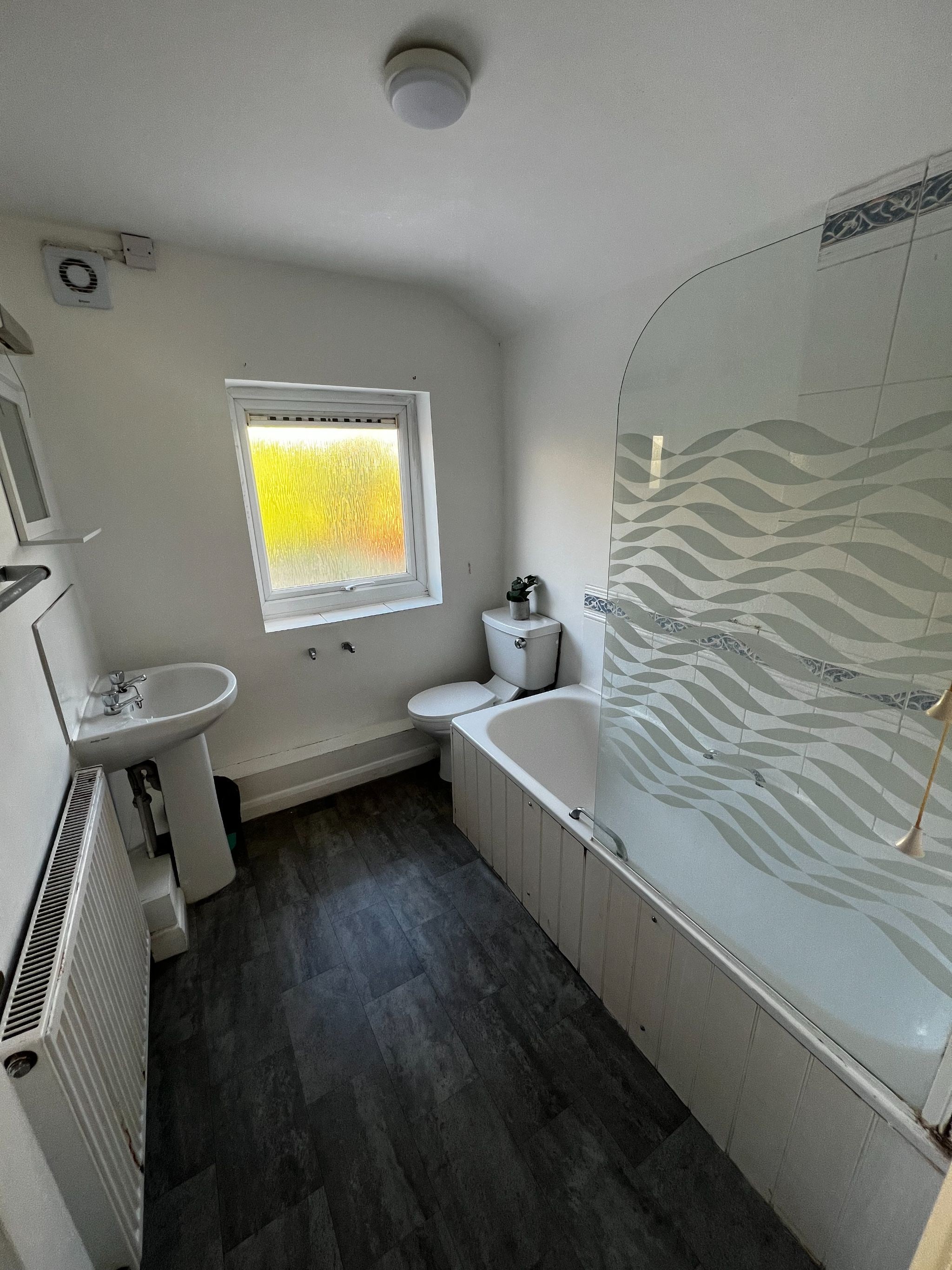 2 bedroom end terraced house To Let in Ipswich - Photograph 5.