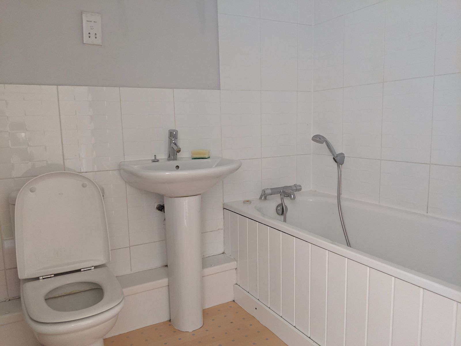 2 bedroom mid terraced house To Let in Ipswich - Photograph 5