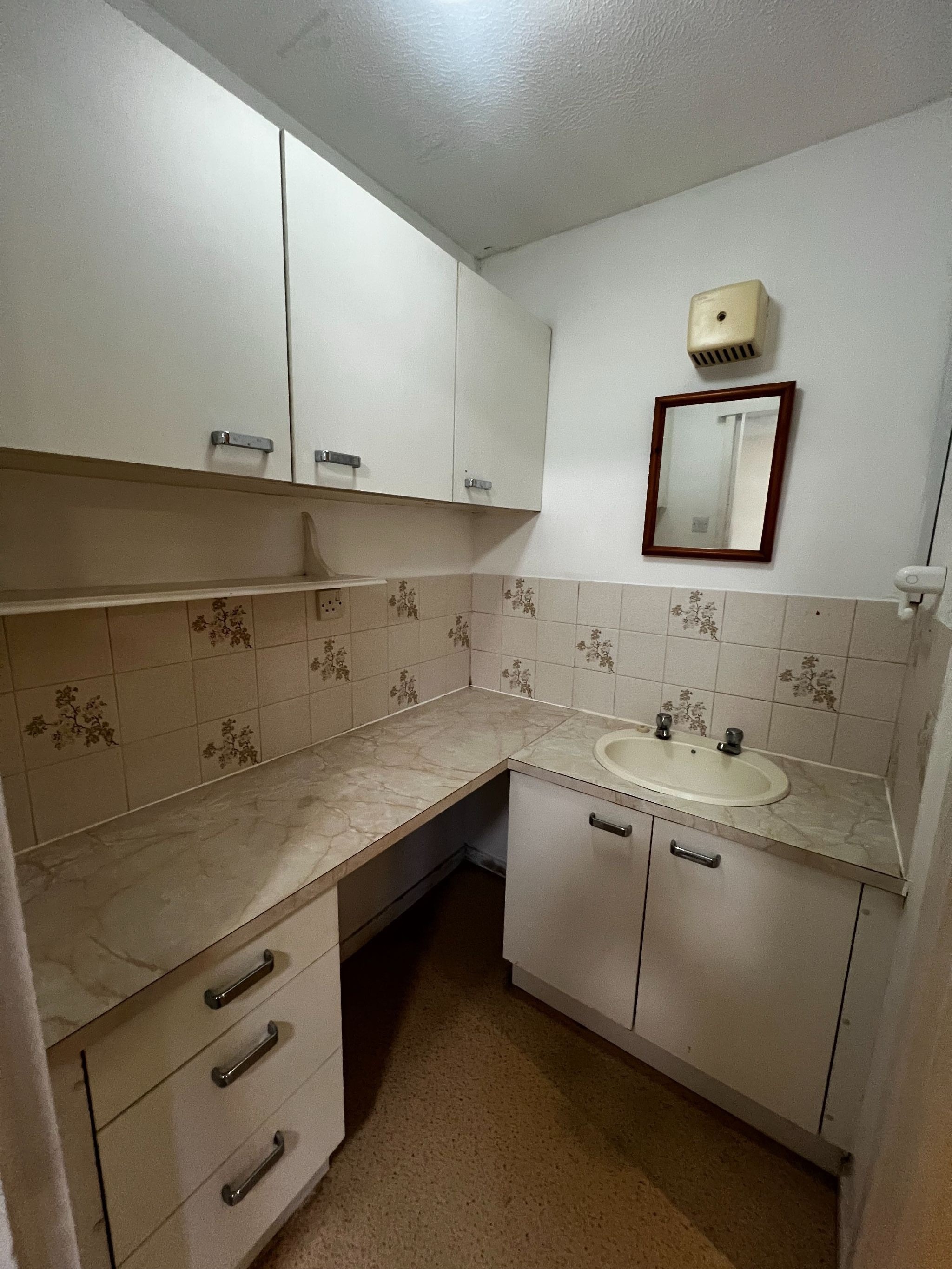 Studio Flat/apartment To Let in Felixstowe - Photograph 3.