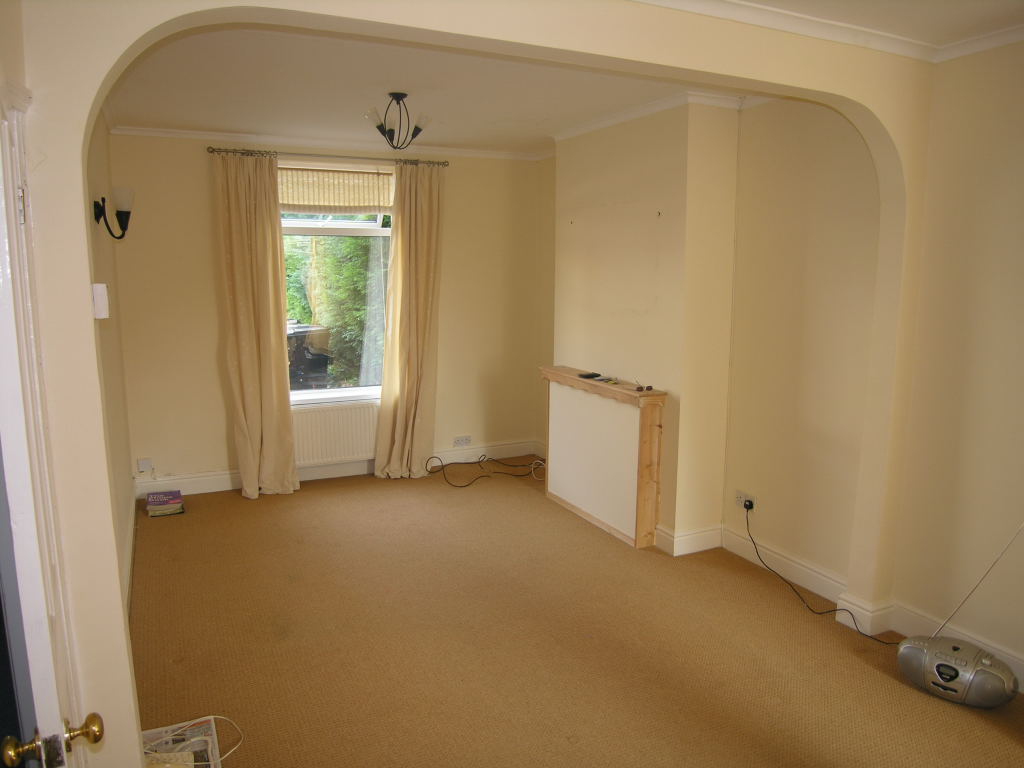 3 bedroom semi-detached house To Let in Ipswich - 2