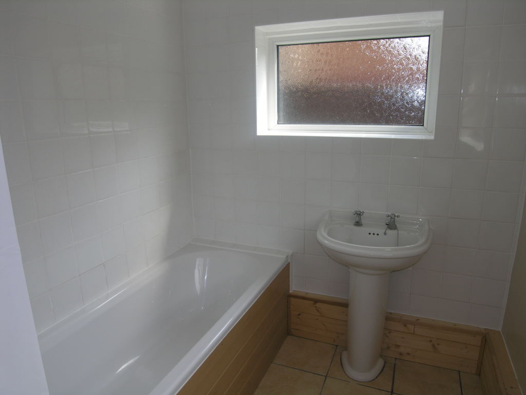 3 bedroom semi-detached house To Let in Ipswich - 4