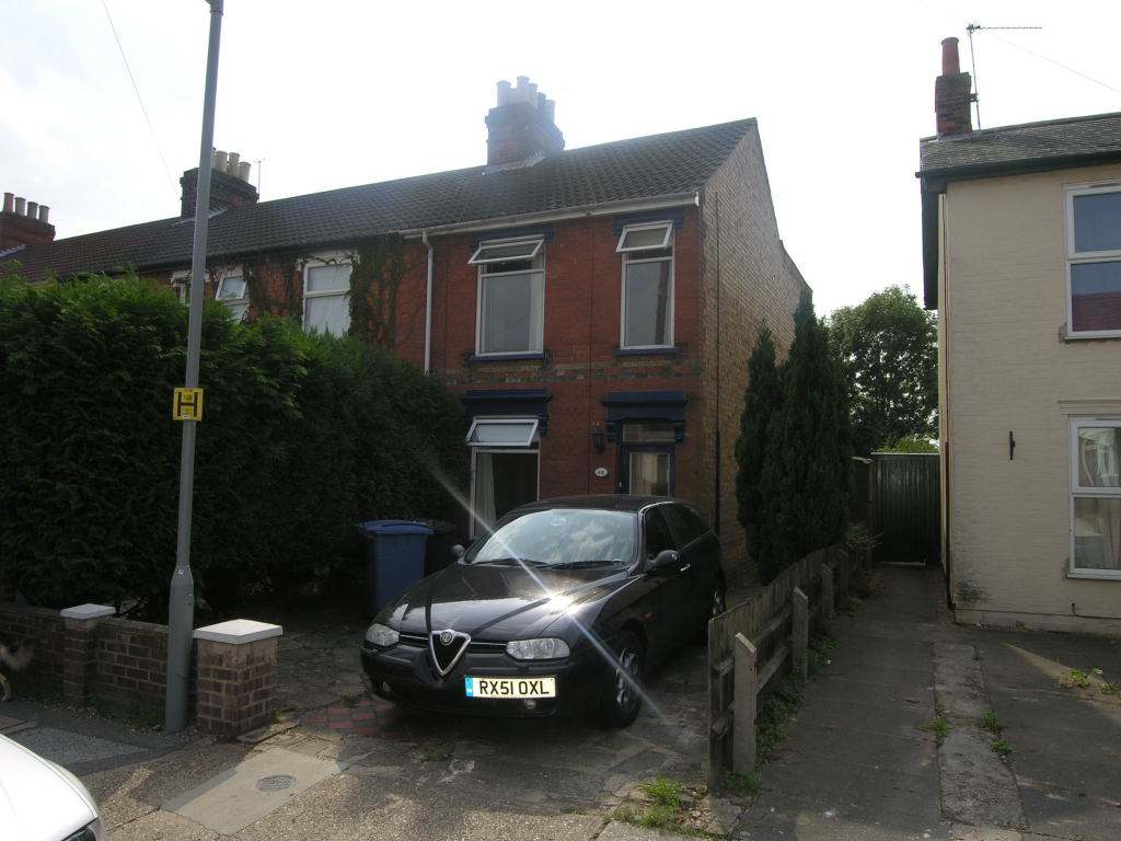 3 bedroom semi-detached house To Let in Ipswich - 1