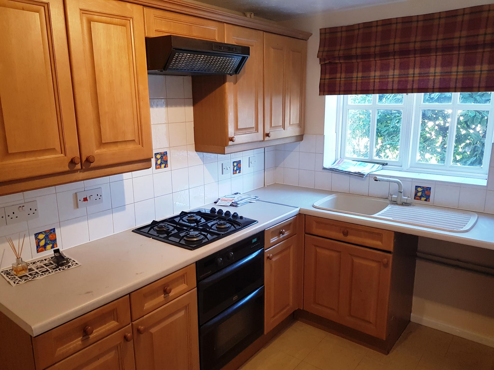 3 bedroom detached house SSTC in Ipswich - 4