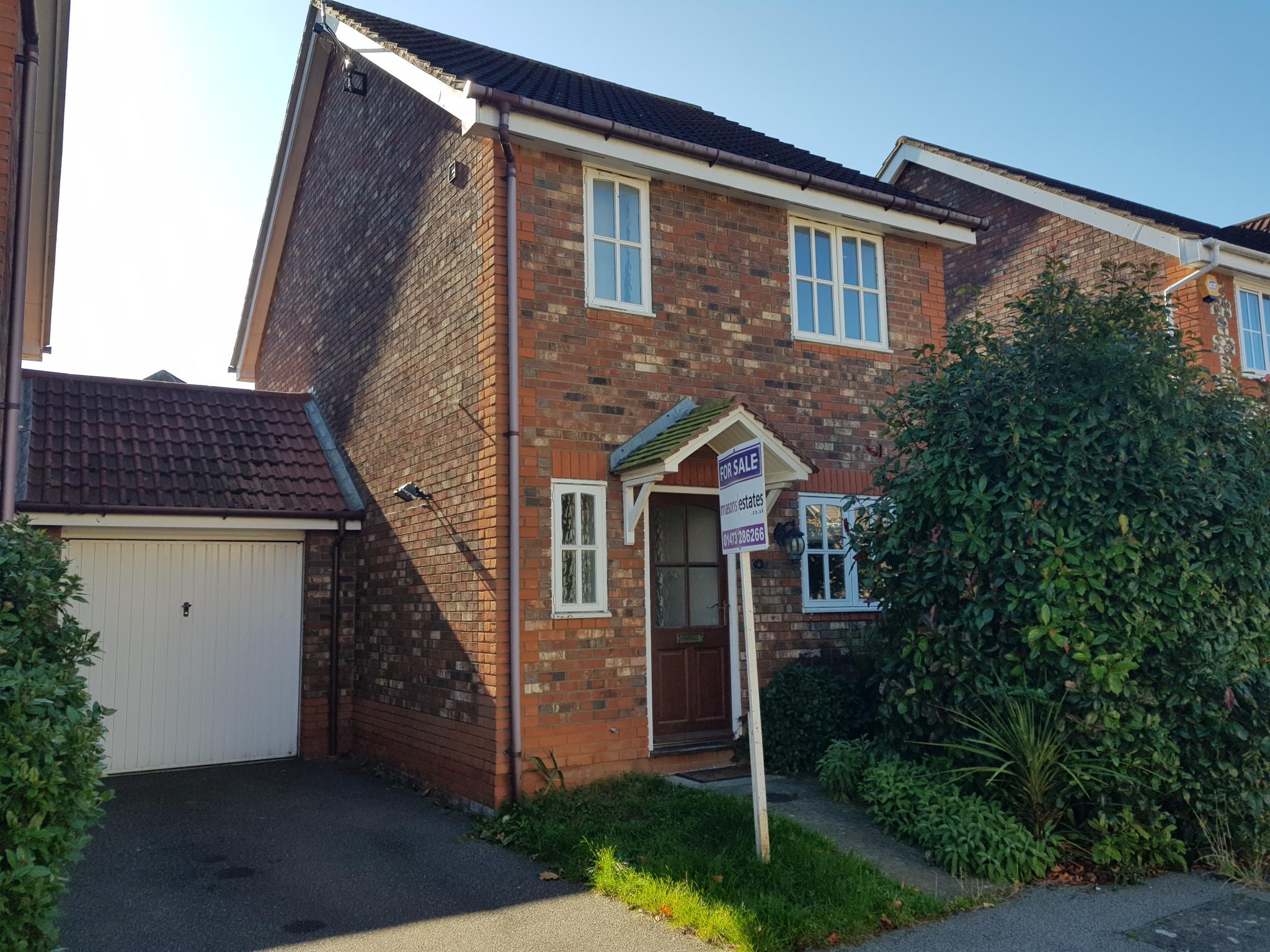 3 bedroom detached house SSTC in Ipswich - 1