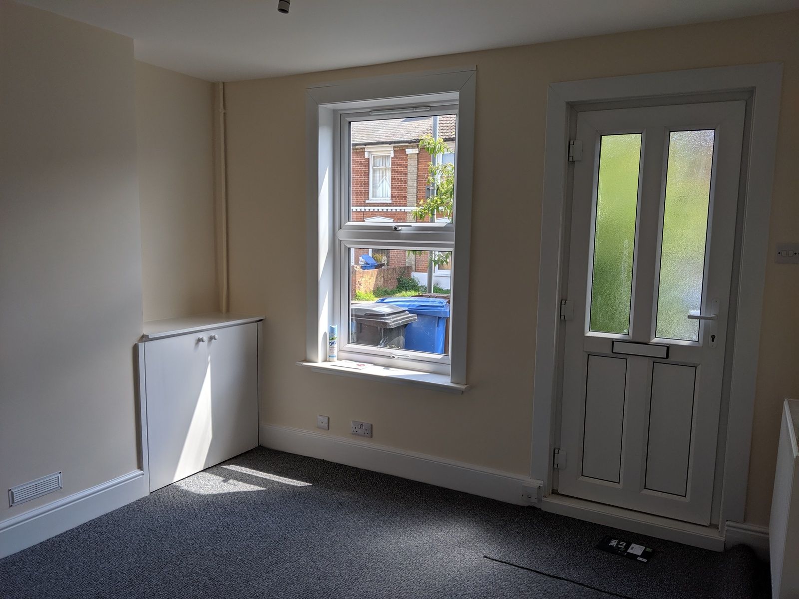 2 bedroom mid terraced house To Let in Ipswich - Photograph 2