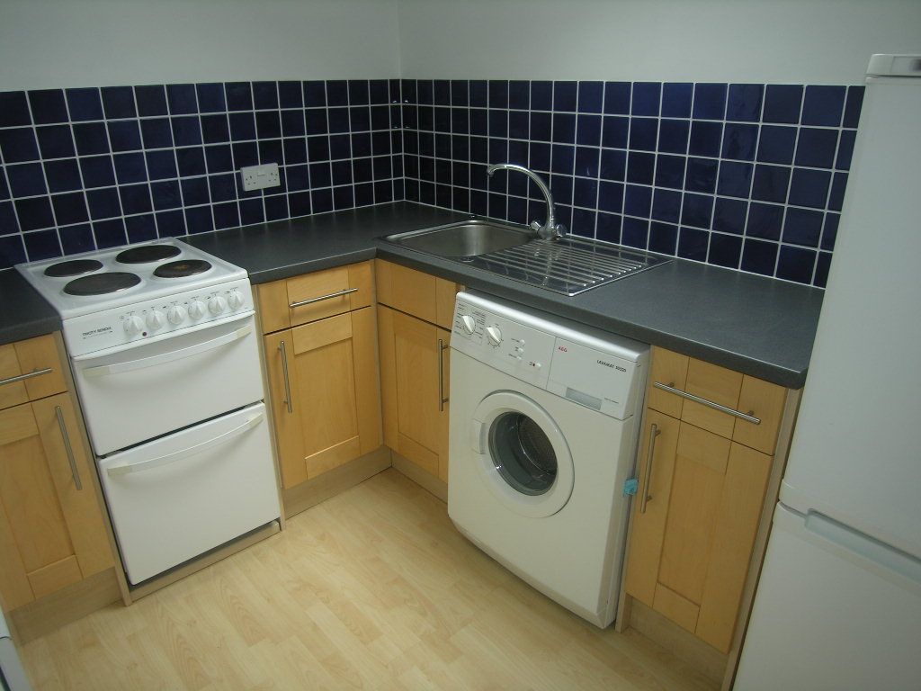 1 bedroom flat flat/apartment To Let in Ipswich - Photograph 4.