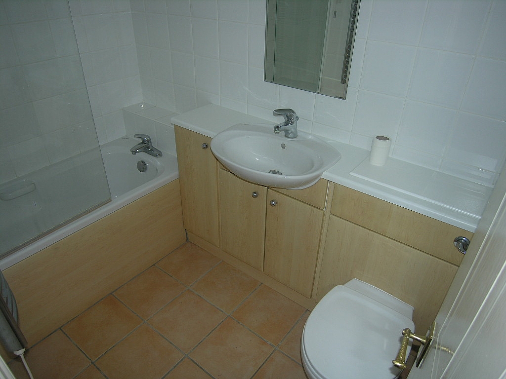 1 bedroom flat flat/apartment To Let in Ipswich - Photograph 3.