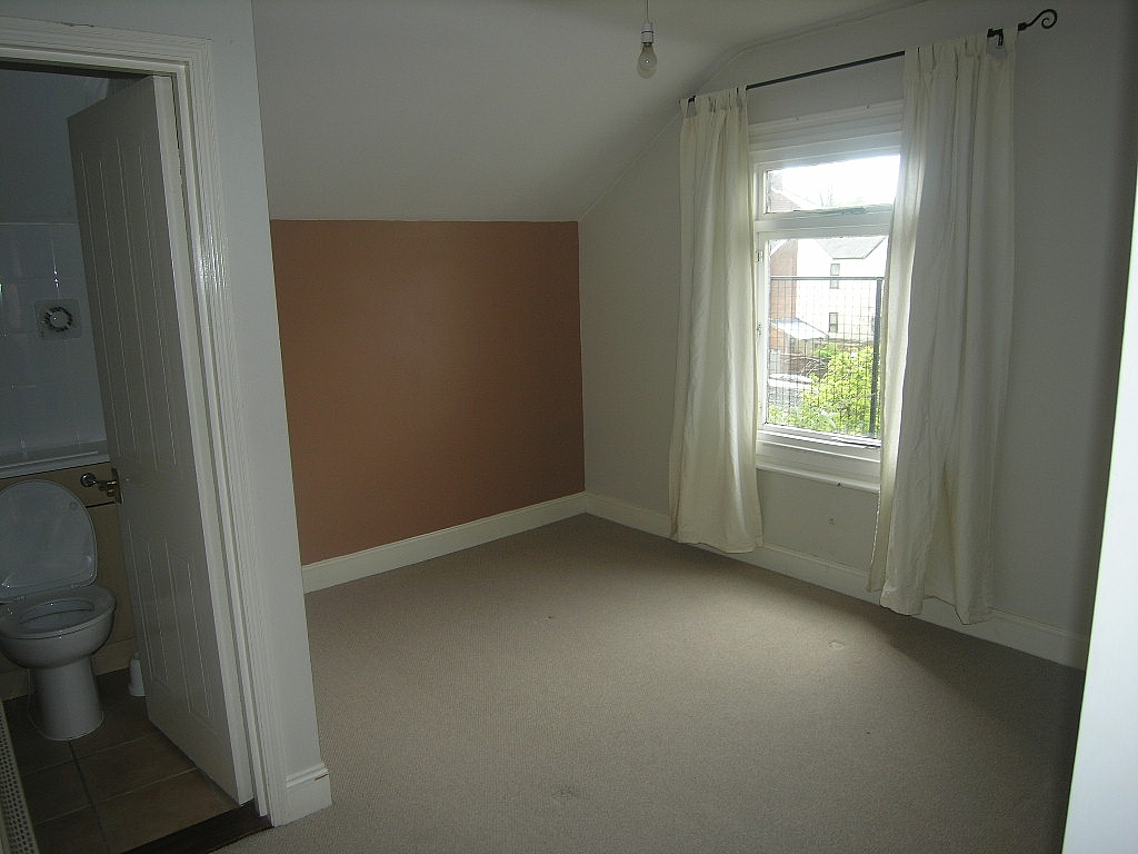 1 bedroom flat flat/apartment To Let in Ipswich - Photograph 4.