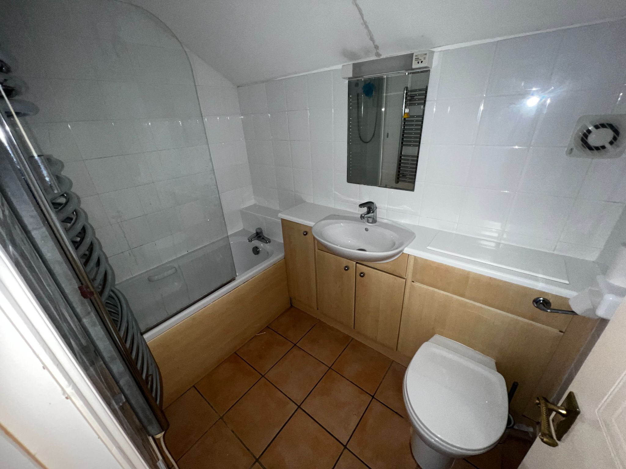 1 bedroom flat flat/apartment To Let in Ipswich - Photograph 8.