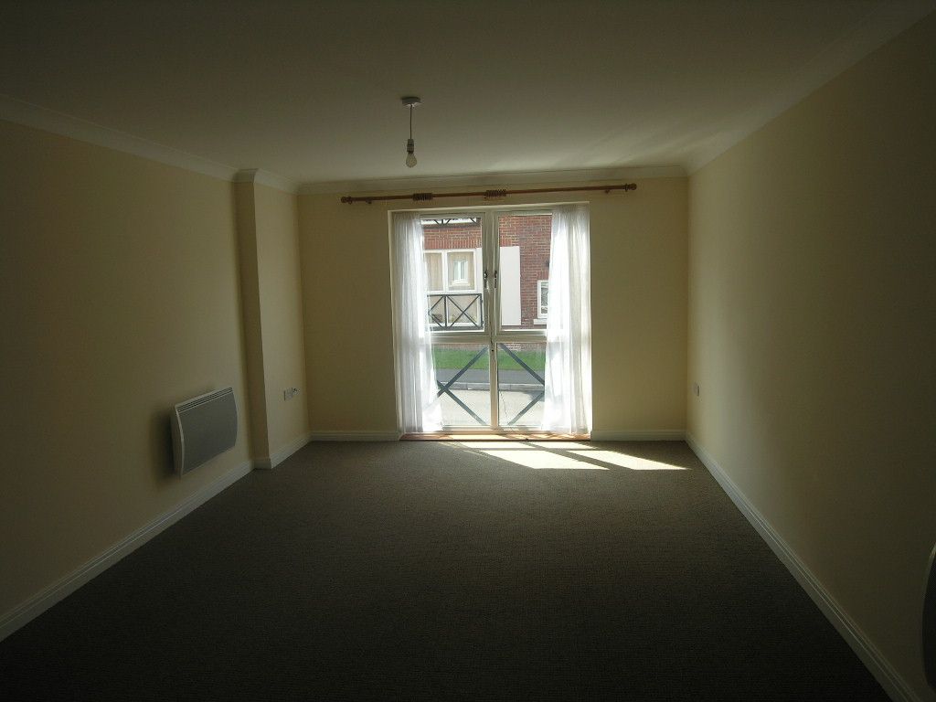 1 bedroom flat flat/apartment To Let in Ipswich - Photograph 11.