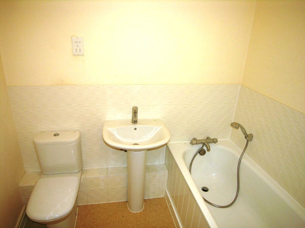 2 bedroom flat flat/apartment SSTC in Ipswich - Photograph 4