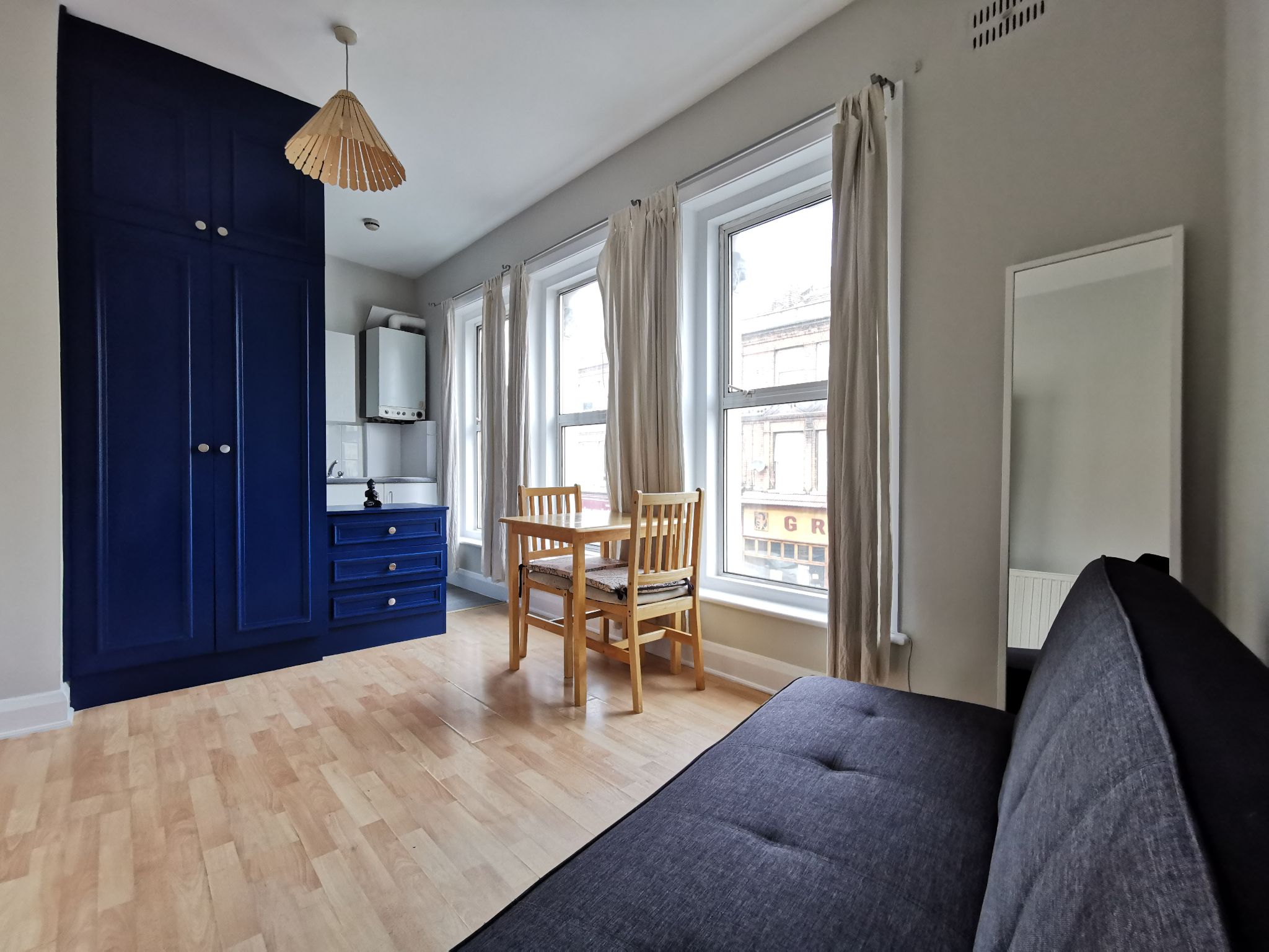 1 bedroom studio flat/apartment Let in Willesden - Photograph 1