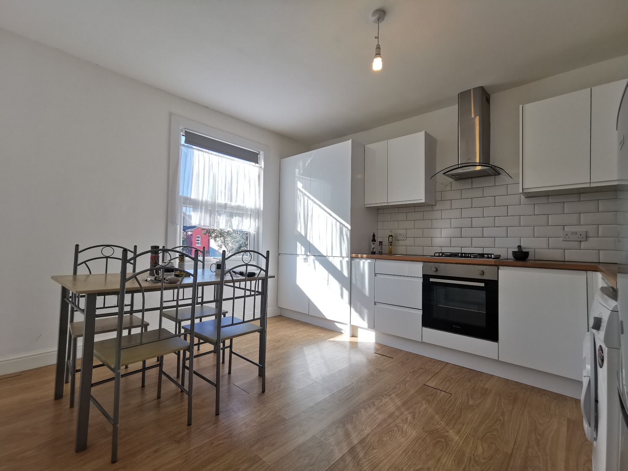 2 bedroom flat flat/apartment To Let in Willesden - Photograph 5
