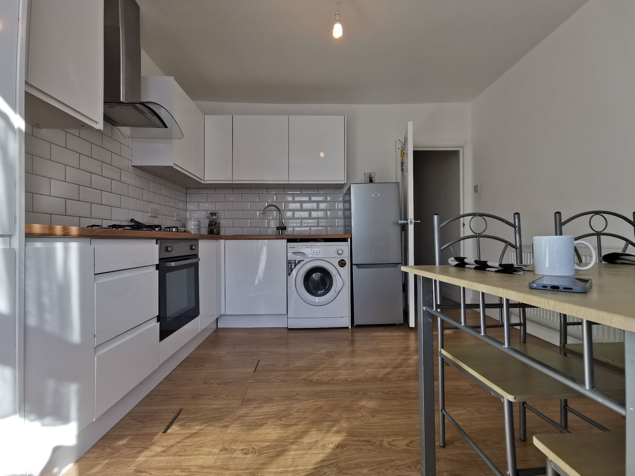 2 bedroom flat flat/apartment To Let in Willesden - Photograph 4
