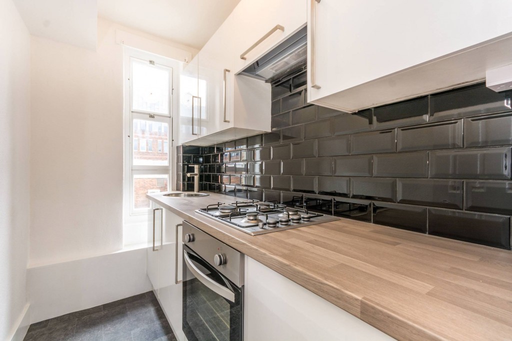 2 bedroom apartment flat/apartment Under Offer in London - Beautiful Fully Fitted Kitchen
