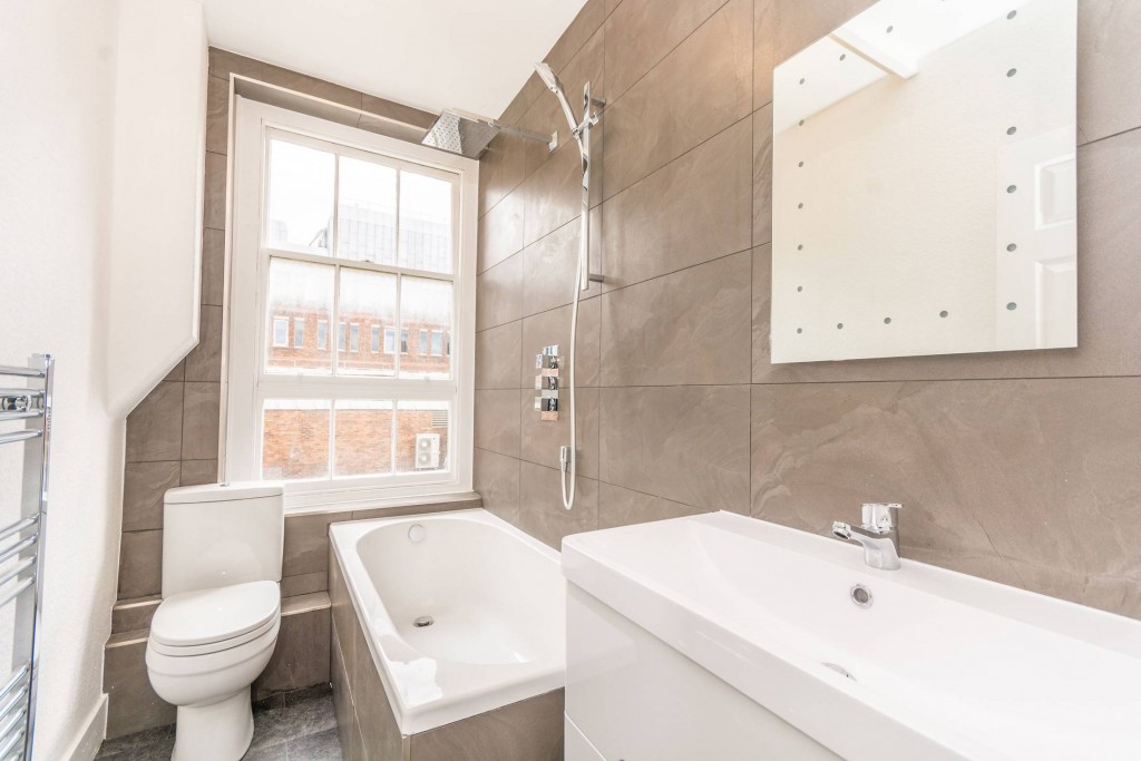 2 bedroom apartment flat/apartment Under Offer in London - Three Peice Bathroom with Shower Attachment and Hollywood Mirror