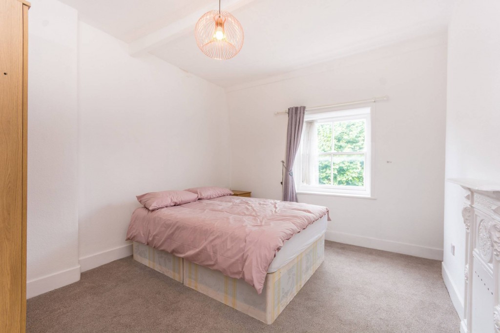 2 bedroom apartment flat/apartment Under Offer in London - Second Bright Double Bedrrom
