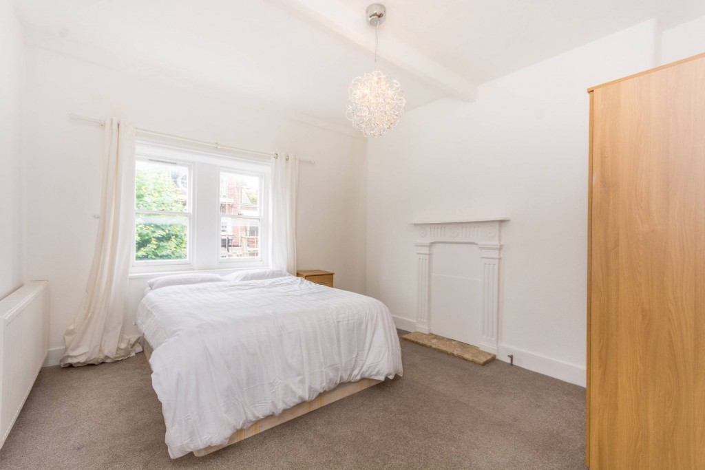 2 bedroom apartment flat/apartment Under Offer in London - First Bright Double Bedroom
