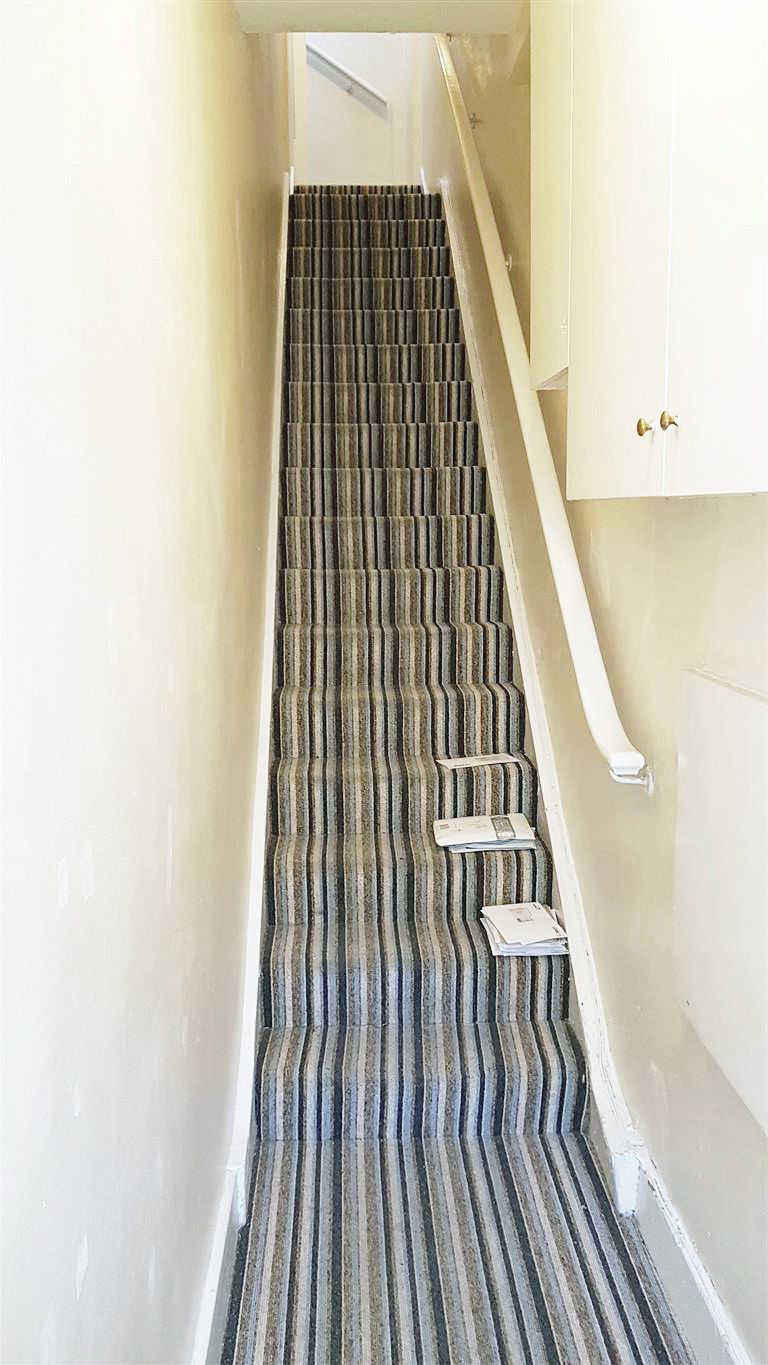 1 bedroom studio flat/apartment To Let in London - Communal Stairs