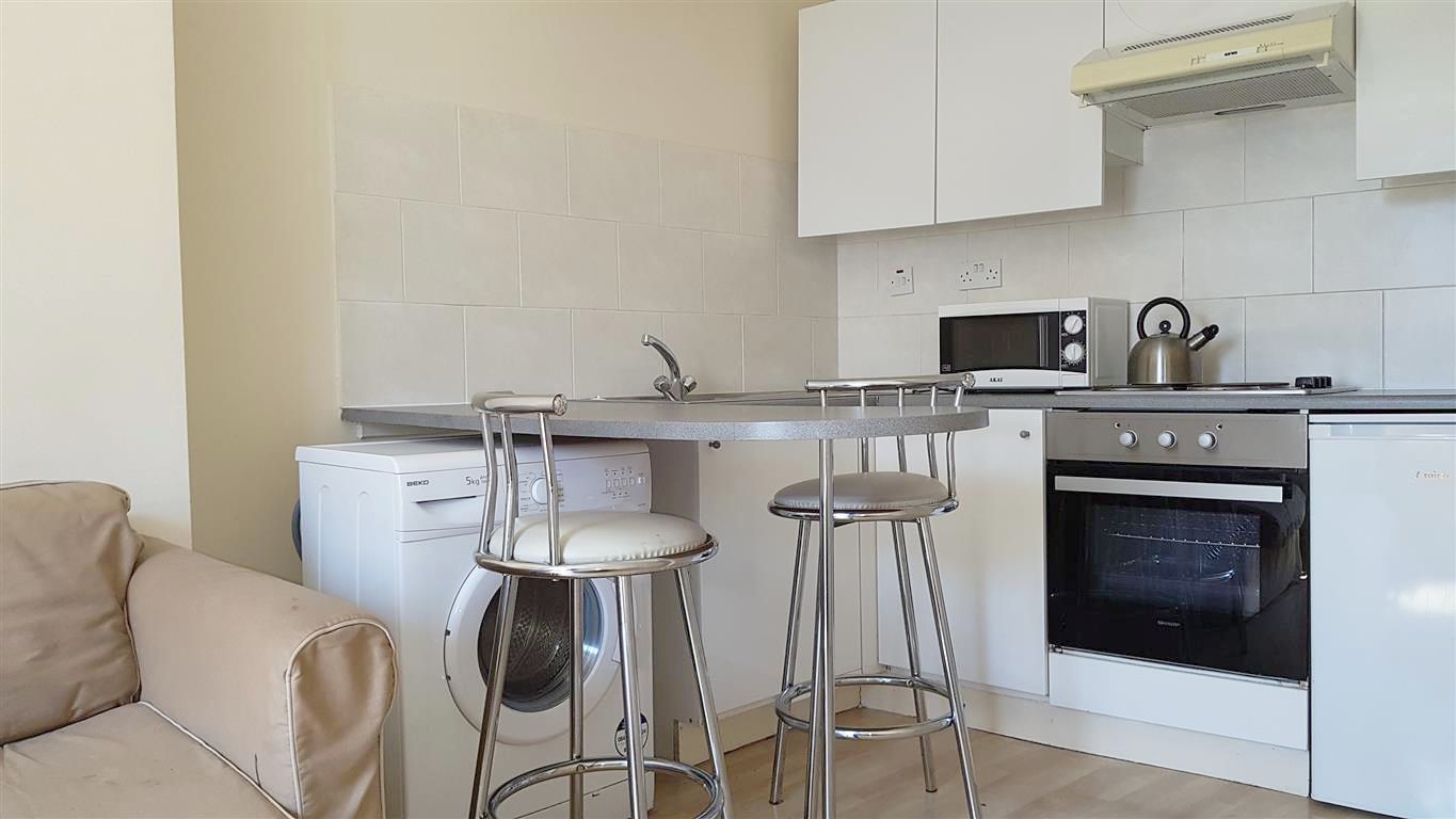 1 bedroom studio flat/apartment To Let in London - Breakfast Bar