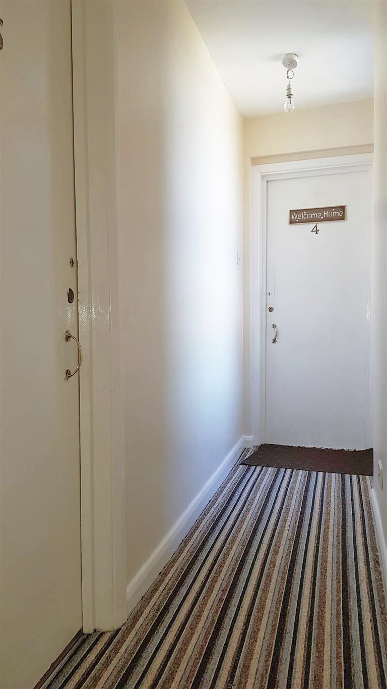 1 bedroom studio flat/apartment To Let in London - Communal Hallway