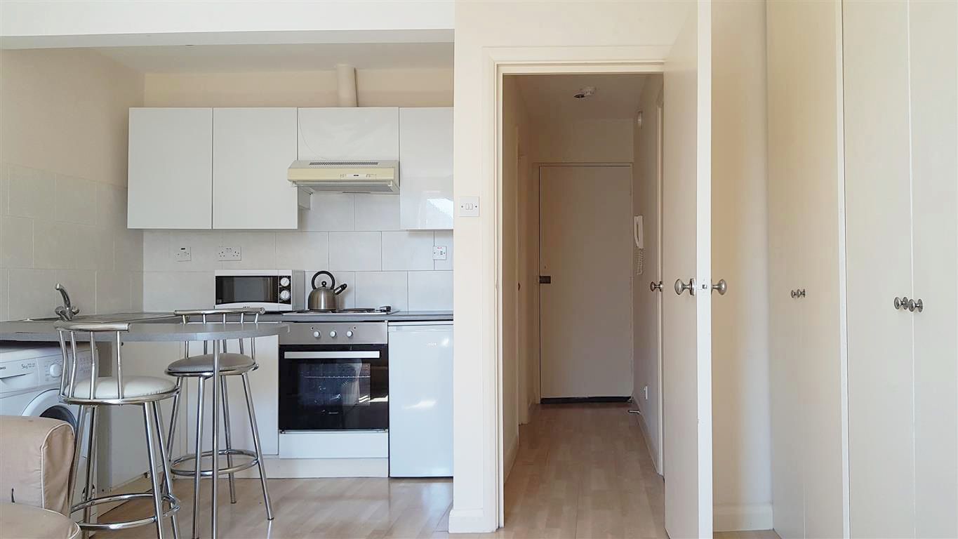 1 bedroom studio flat/apartment To Let in London - Fully Fitted Kitchen