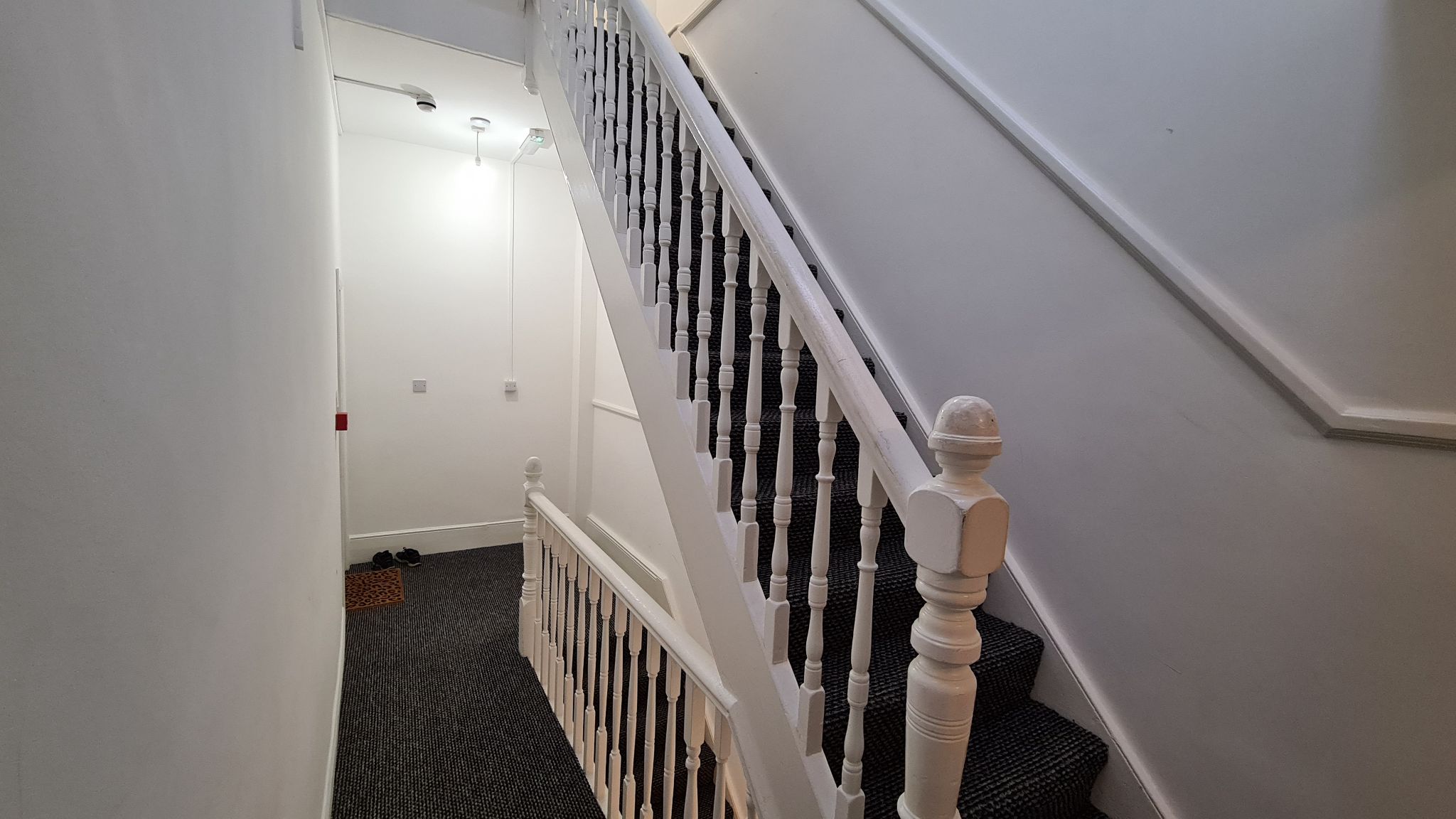 2 bedroom apartment flat/apartment Let in London - Photograph 9