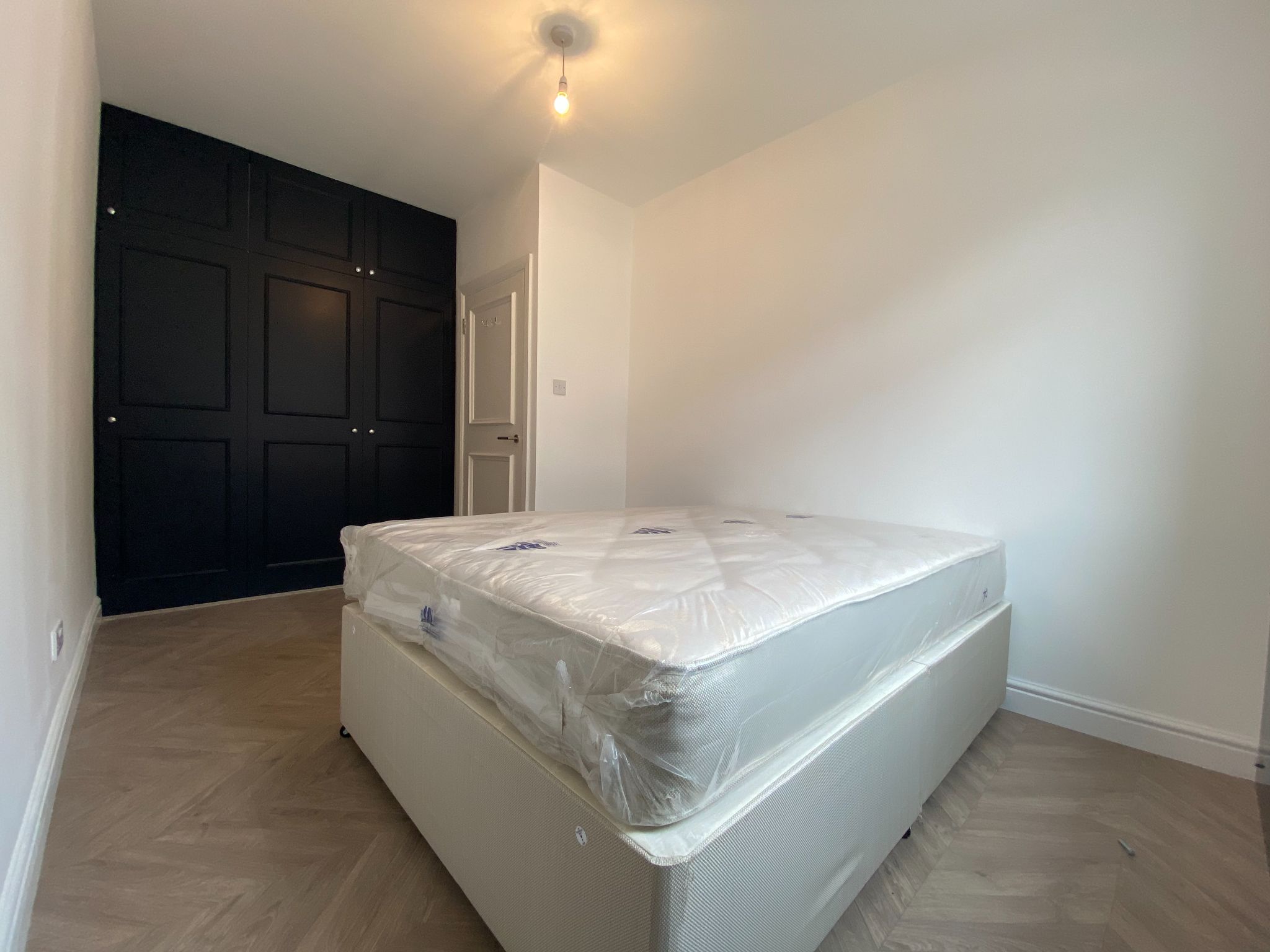 2 bedroom apartment flat/apartment Let in London - Photograph 6