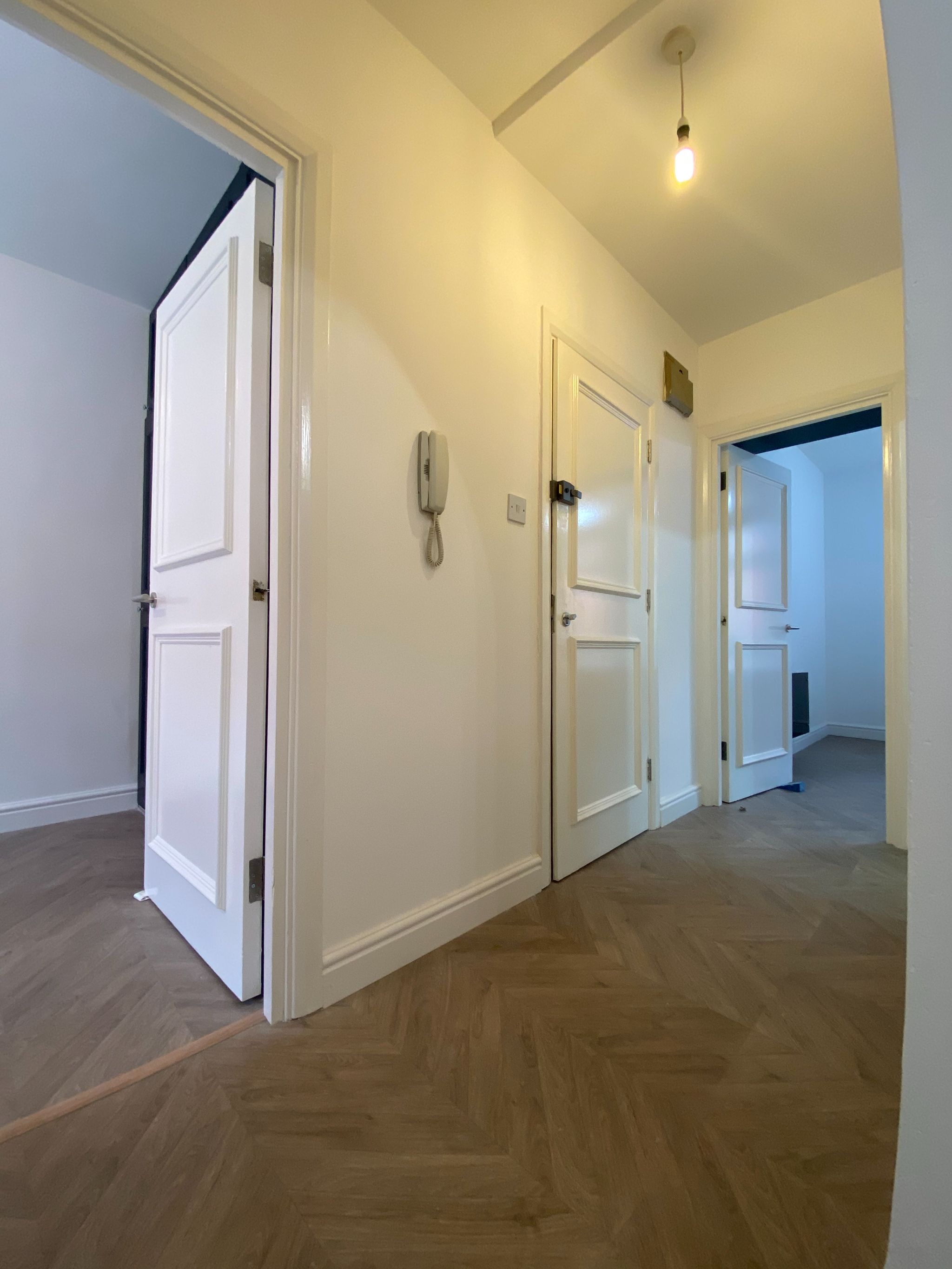 2 bedroom apartment flat/apartment Let in London - Photograph 8