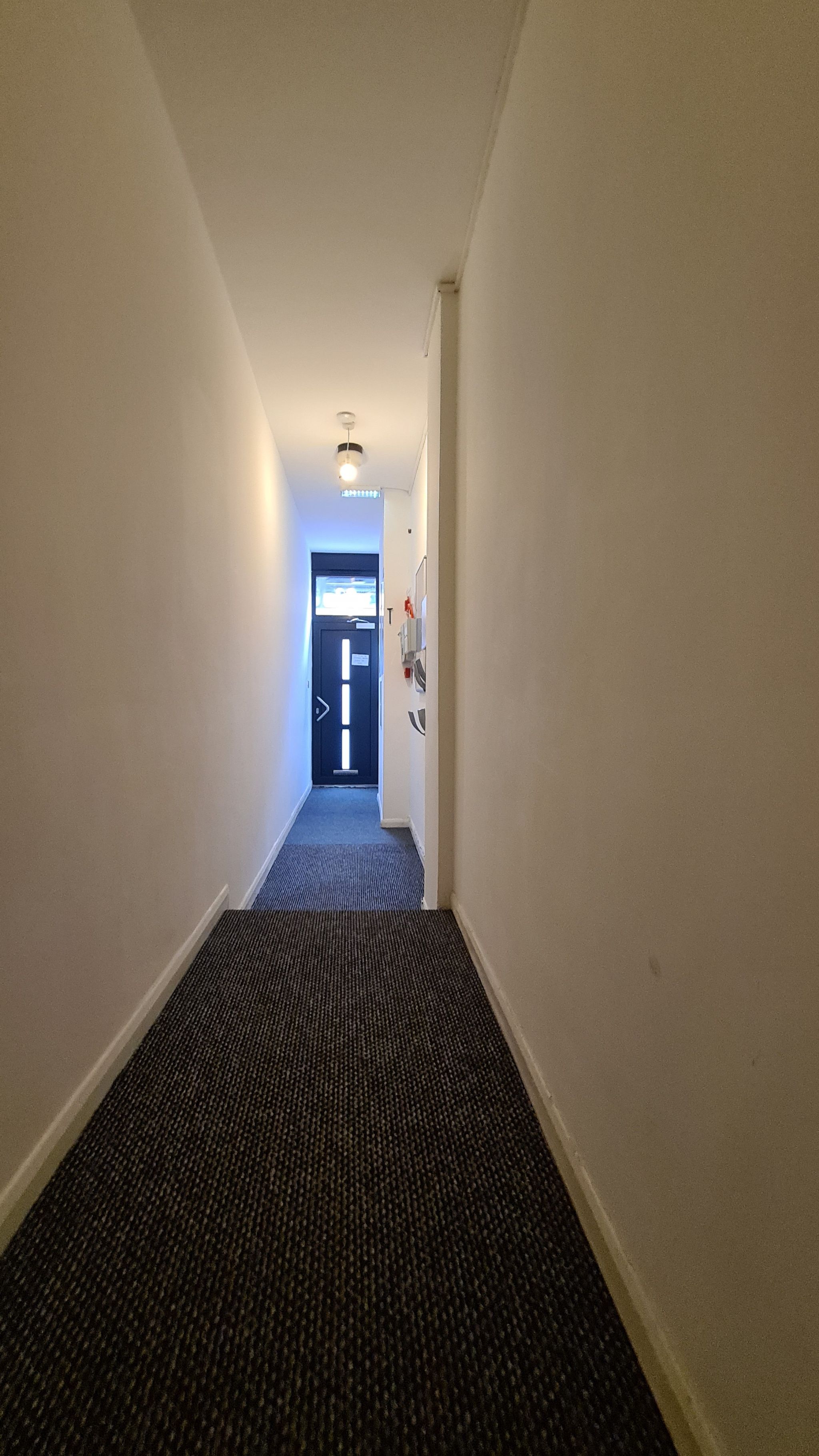 2 bedroom apartment flat/apartment Let in London - Photograph 10
