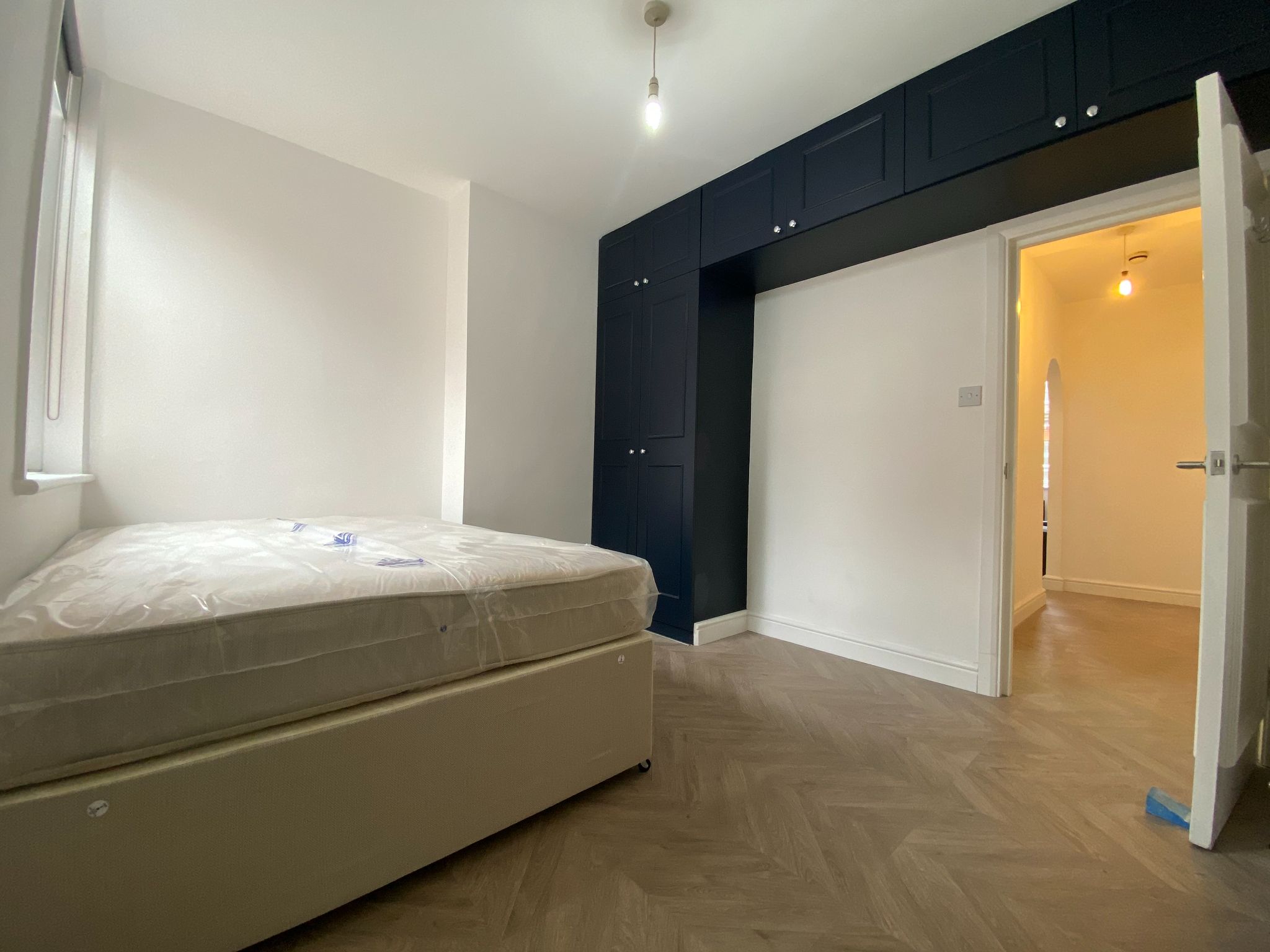 2 bedroom apartment flat/apartment Let in London - Photograph 4