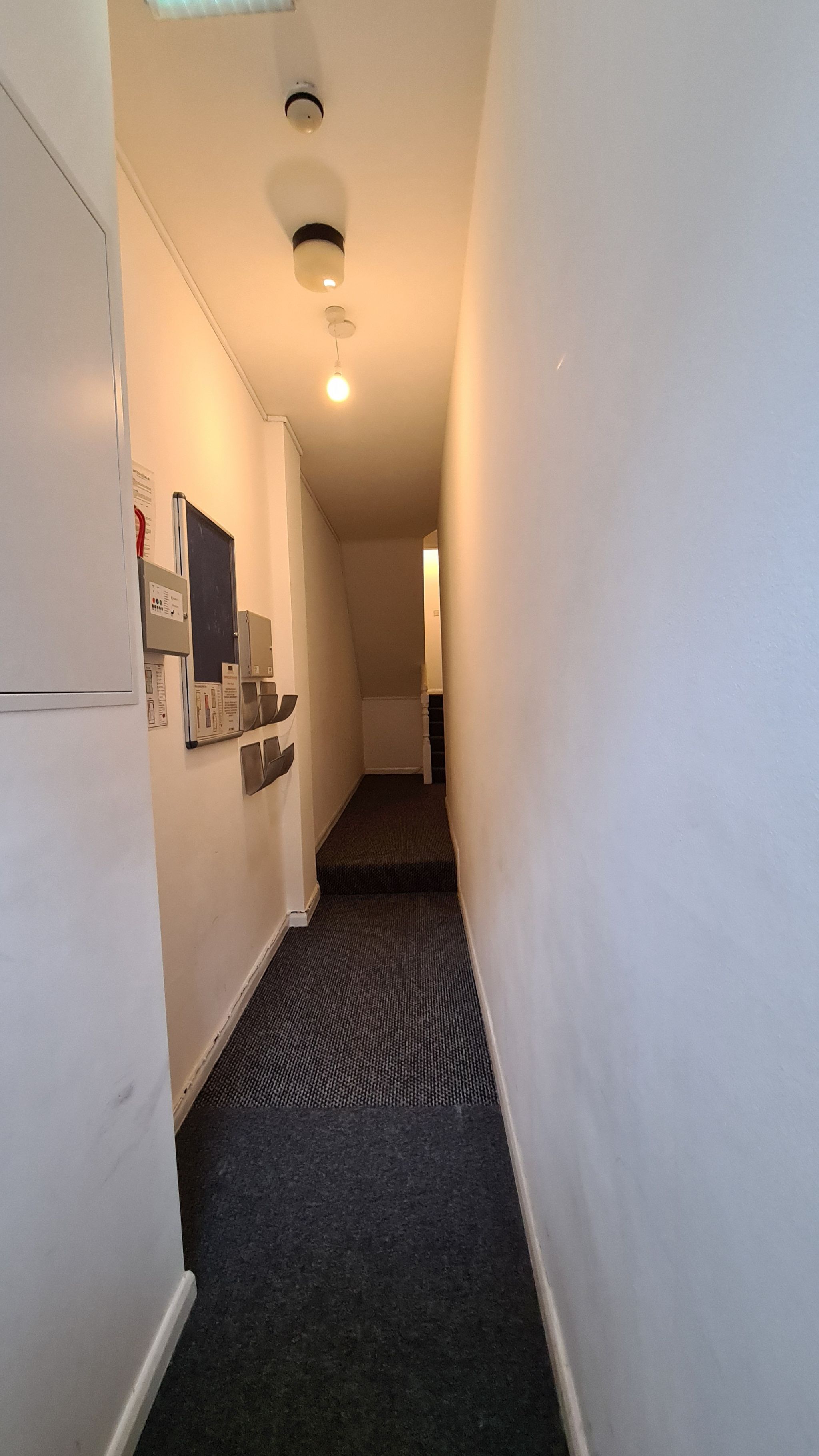 2 bedroom apartment flat/apartment Let in London - Photograph 11