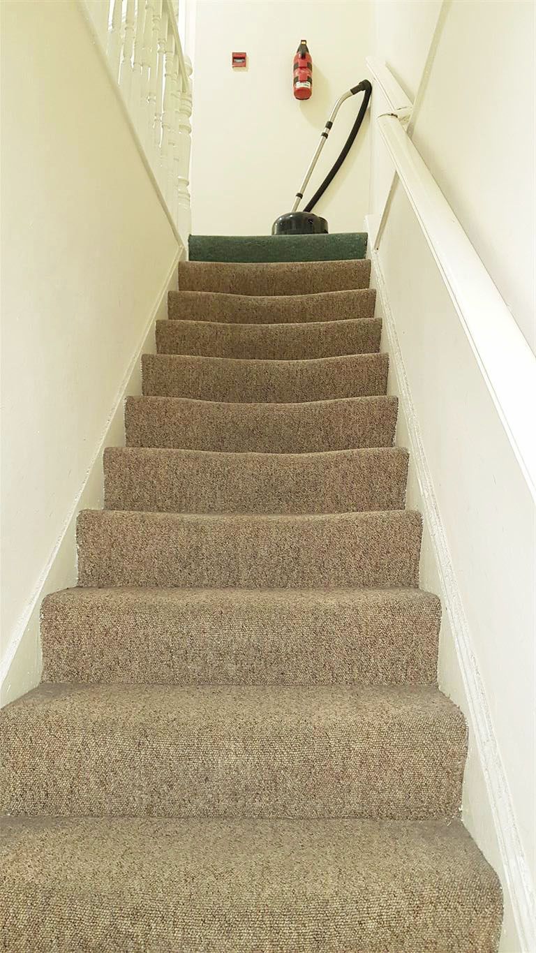 1 bedroom studio flat/apartment To Let in Willesden - Communal Stairs
