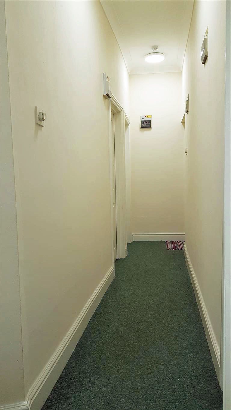 1 bedroom studio flat/apartment To Let in Willesden - Communal Hall