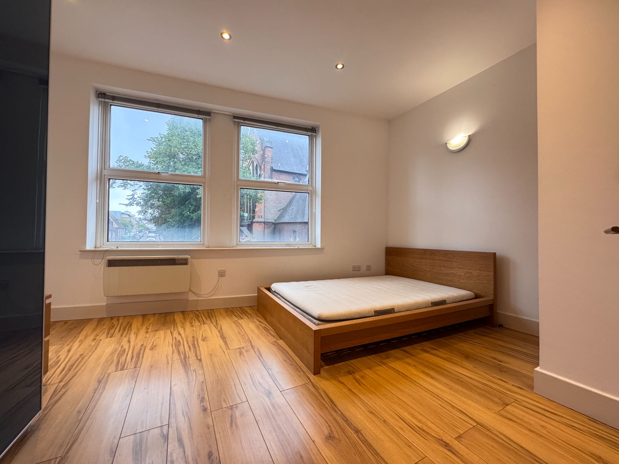2 bedroom flat flat/apartment Let in Willesden Green - Photograph 10