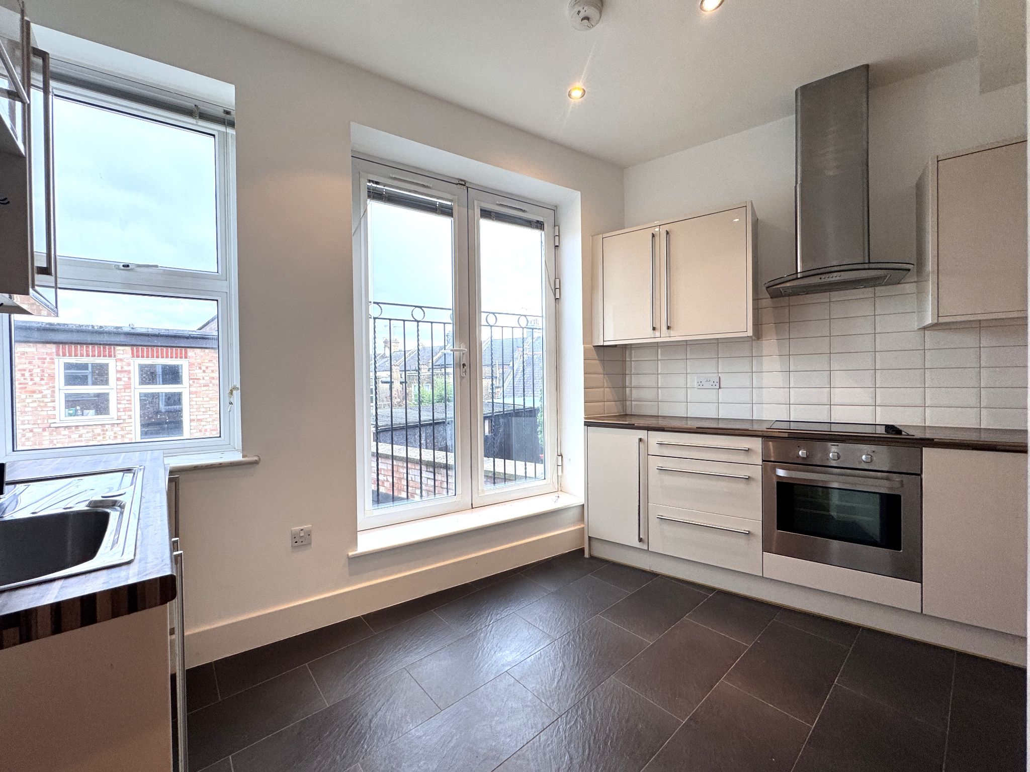 2 bedroom flat flat/apartment Let in Willesden Green - Photograph 2
