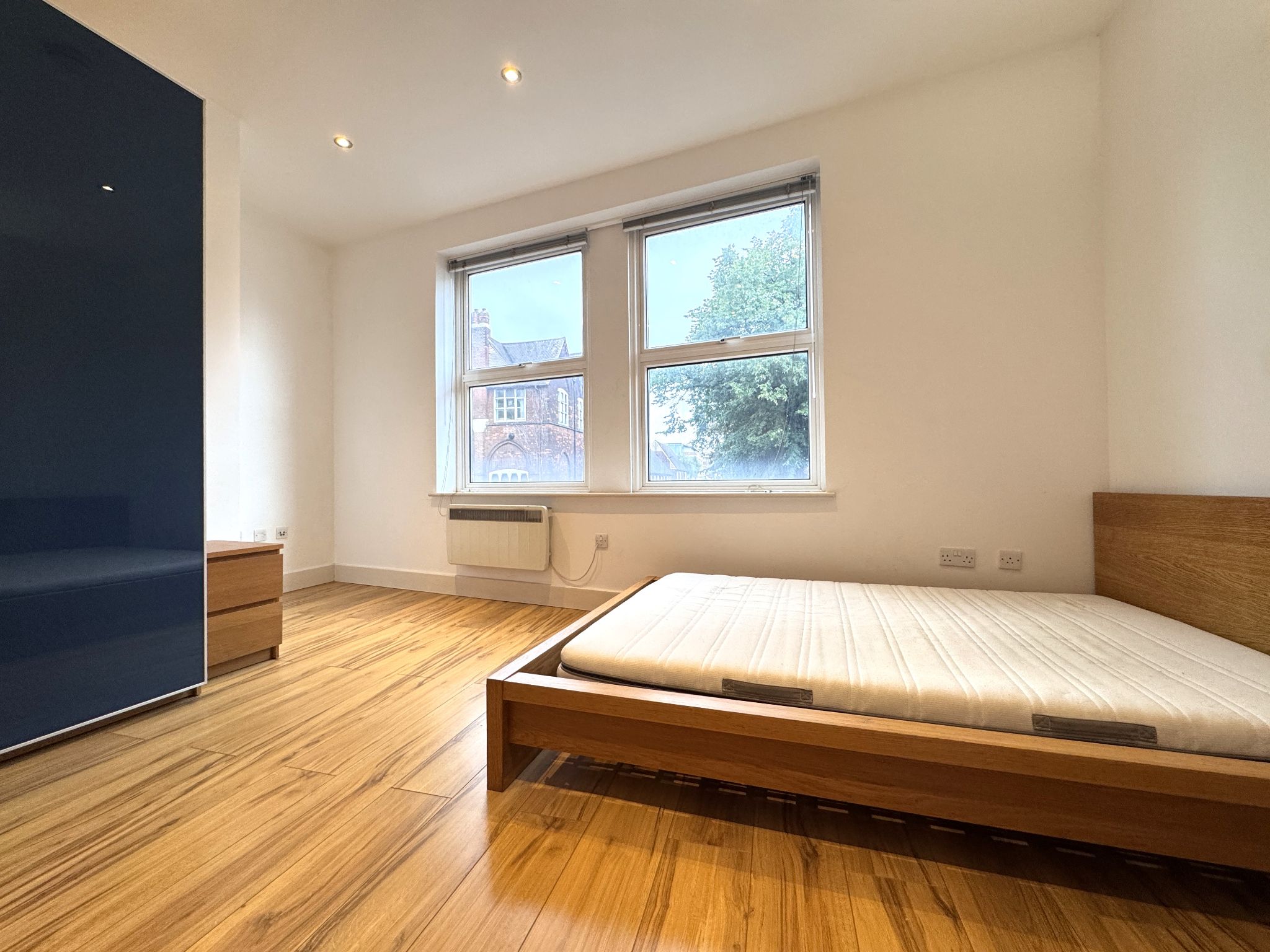 2 bedroom flat flat/apartment Let in Willesden Green - Photograph 12