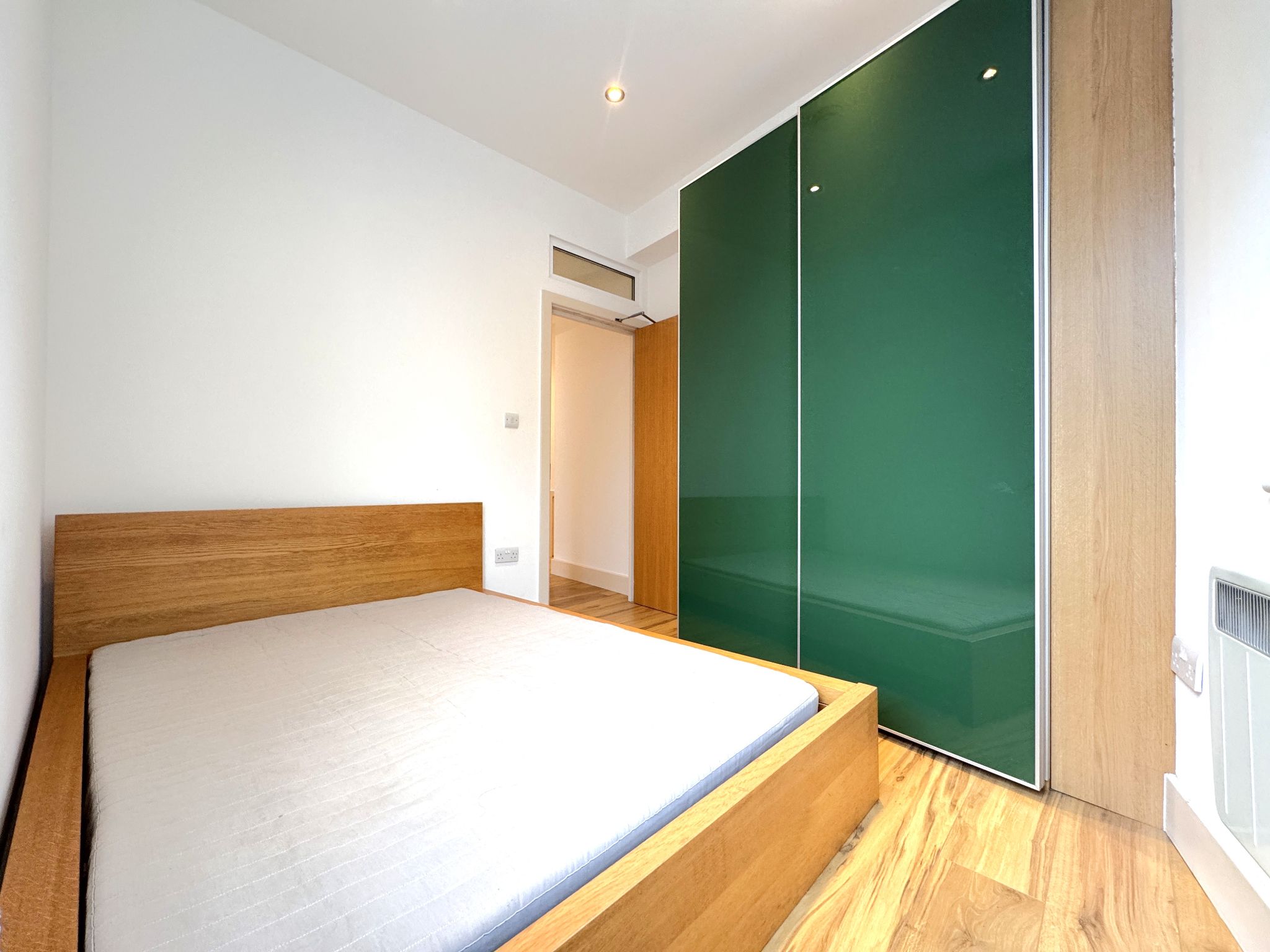 2 bedroom flat flat/apartment Let in Willesden Green - Photograph 15