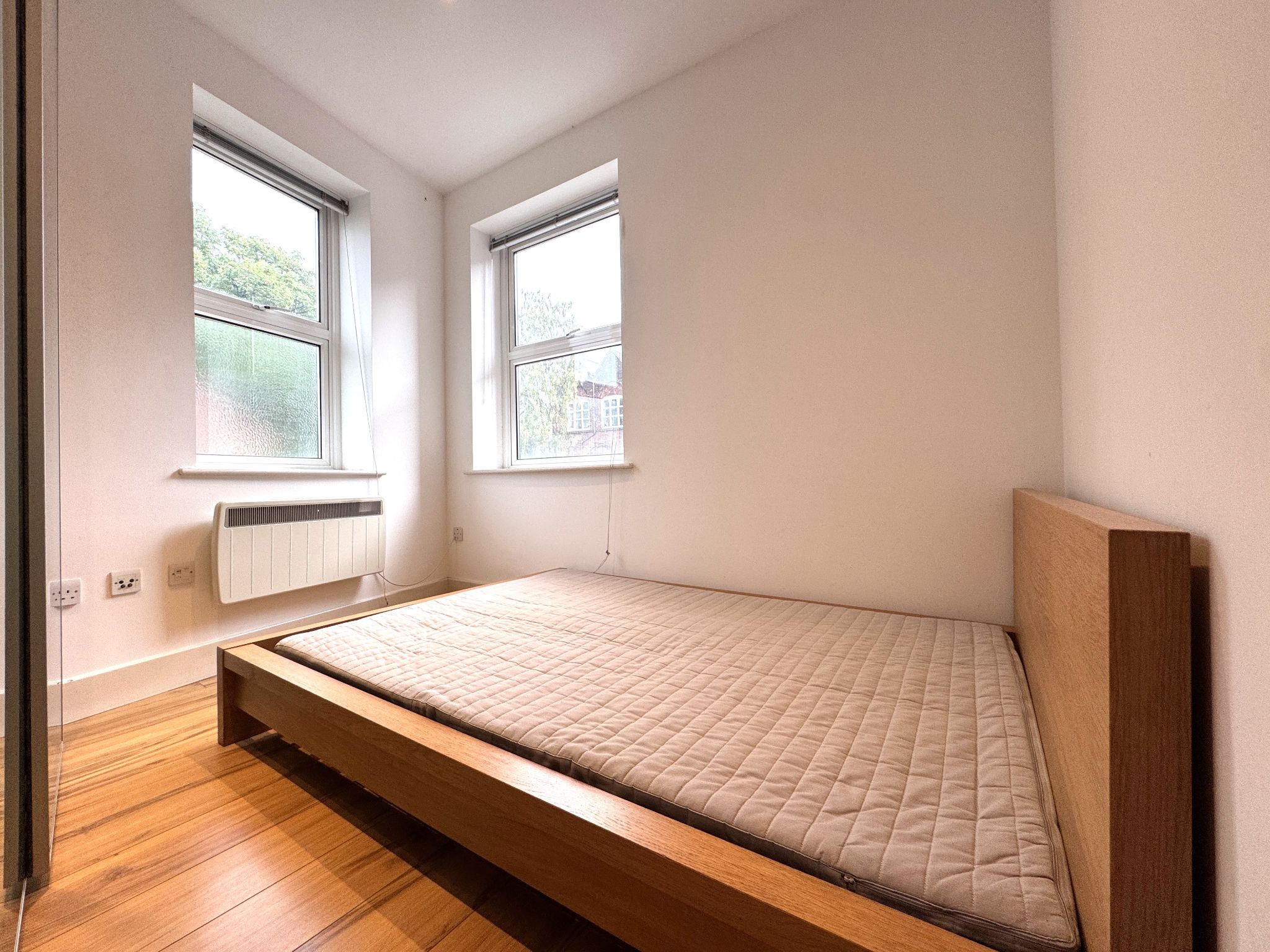 2 bedroom flat flat/apartment Let in Willesden Green - Photograph 16