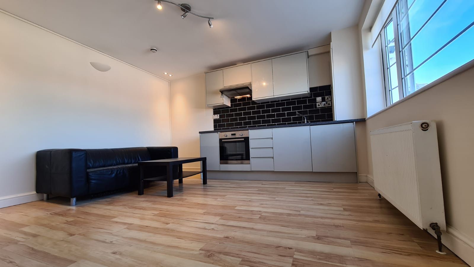 1 bedroom flat flat/apartment To Let in Wembley - Fully Fitted Kitchen