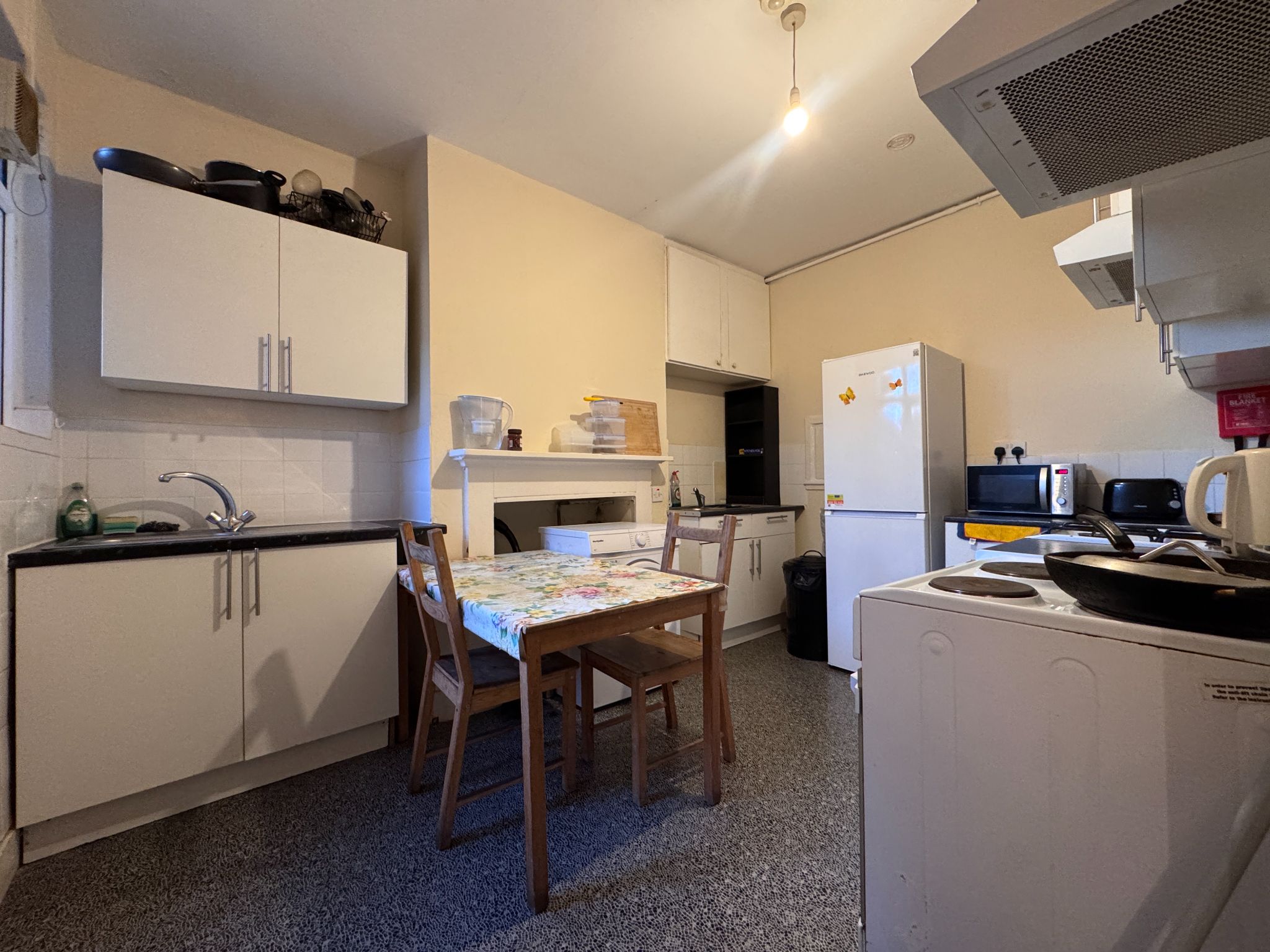 1 bedroom shared house Under Offer in Willesden - Photograph 5