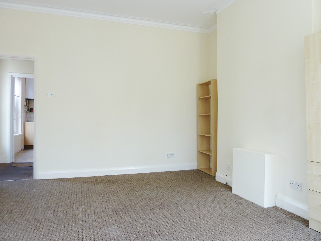 2 bedroom flat flat/apartment To Let in London - Floorplan 1