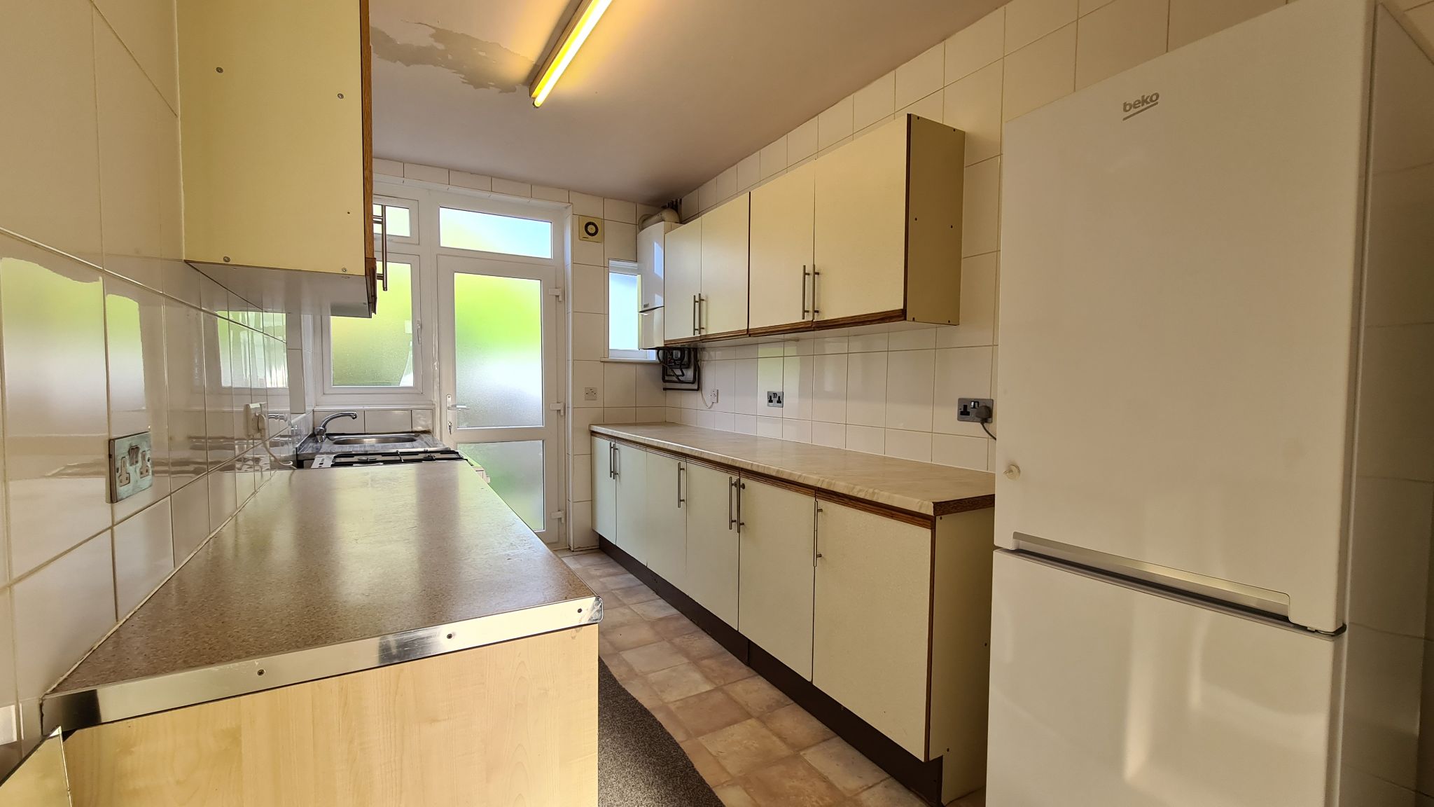 4 bedroom mid terraced house To Let in Colindale - Photograph 18