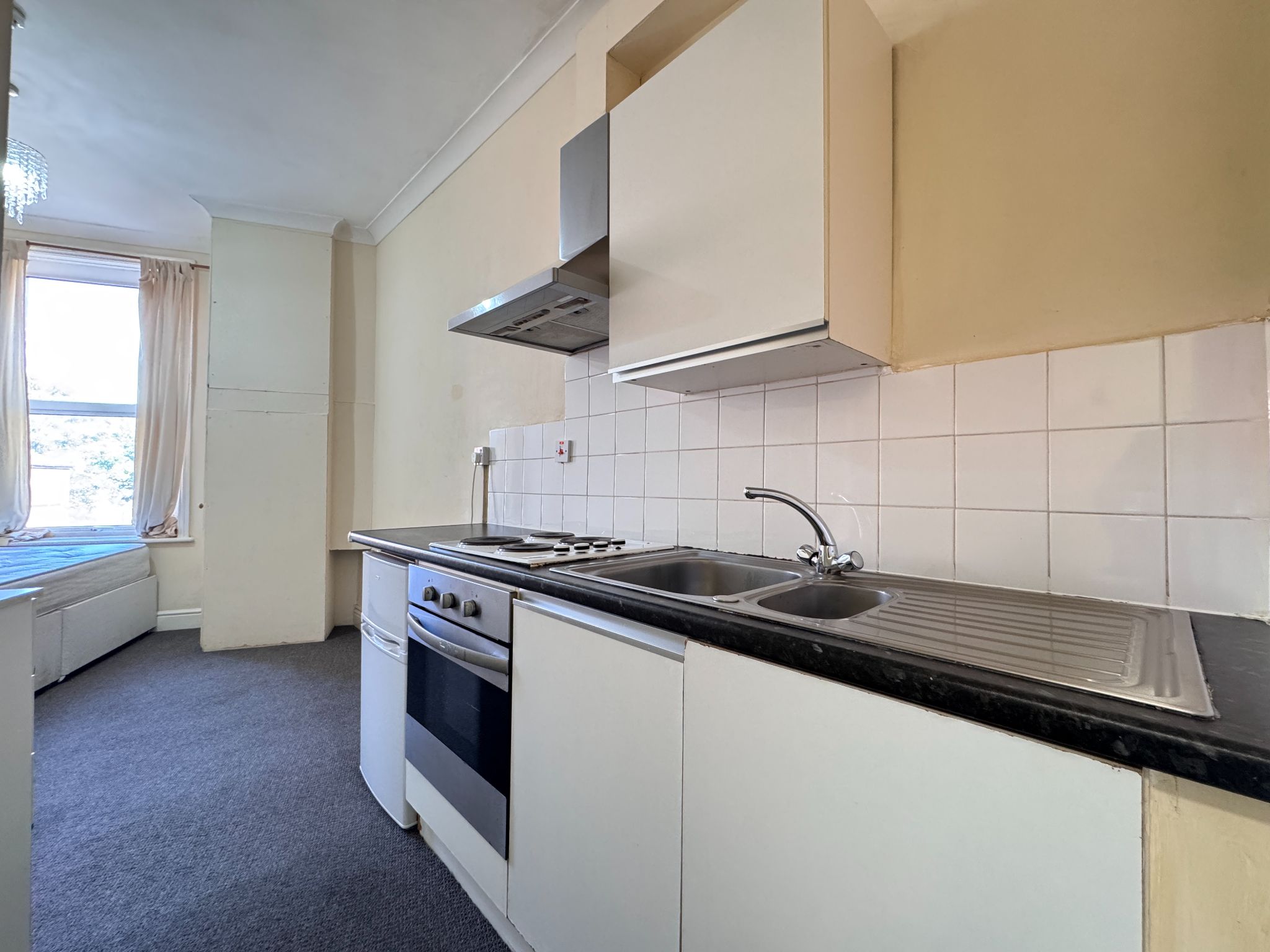 1 bedroom studio flat/apartment To Let in Willesden - Property photograph