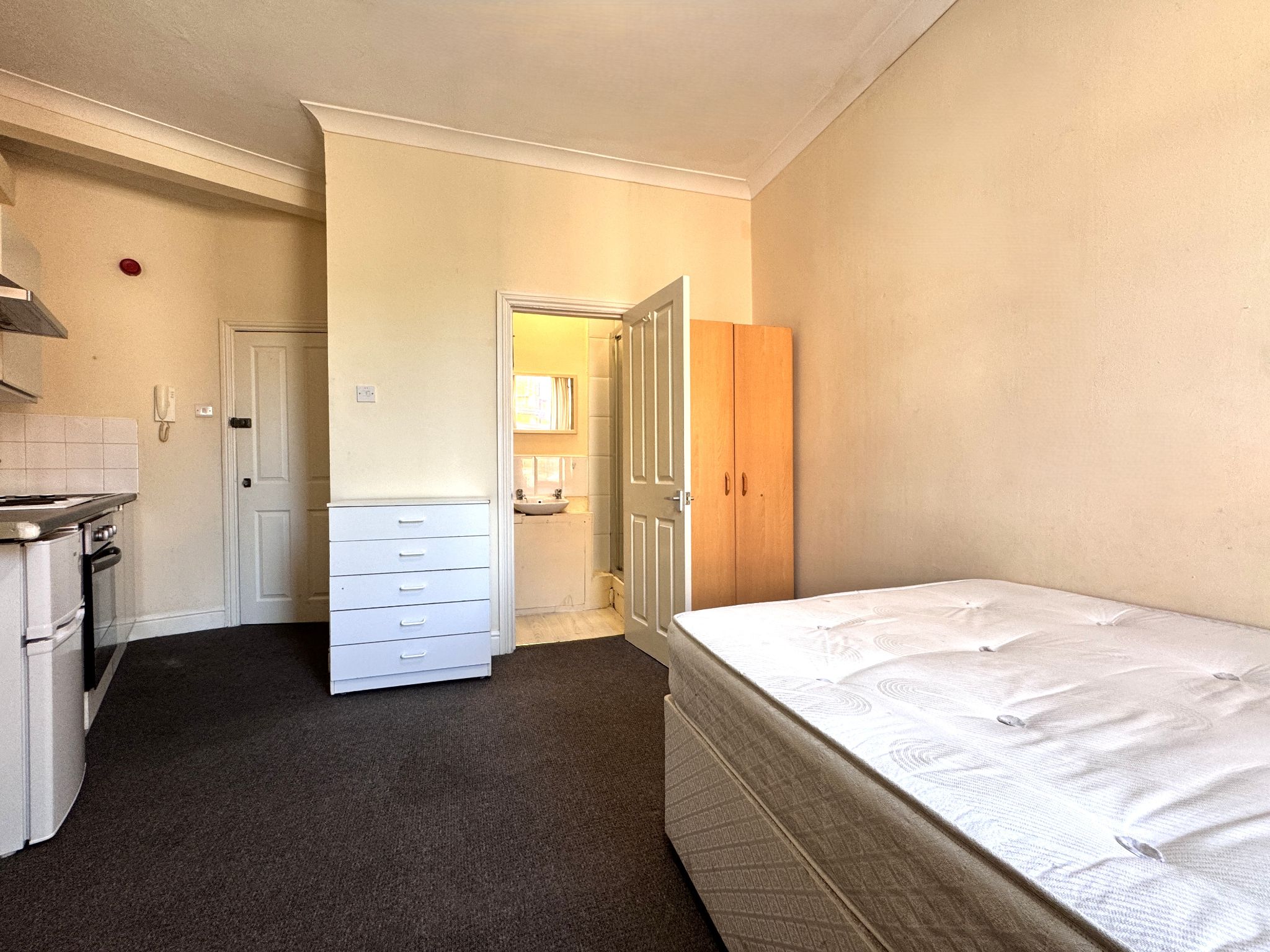 1 bedroom studio flat/apartment To Let in Willesden - Property photograph