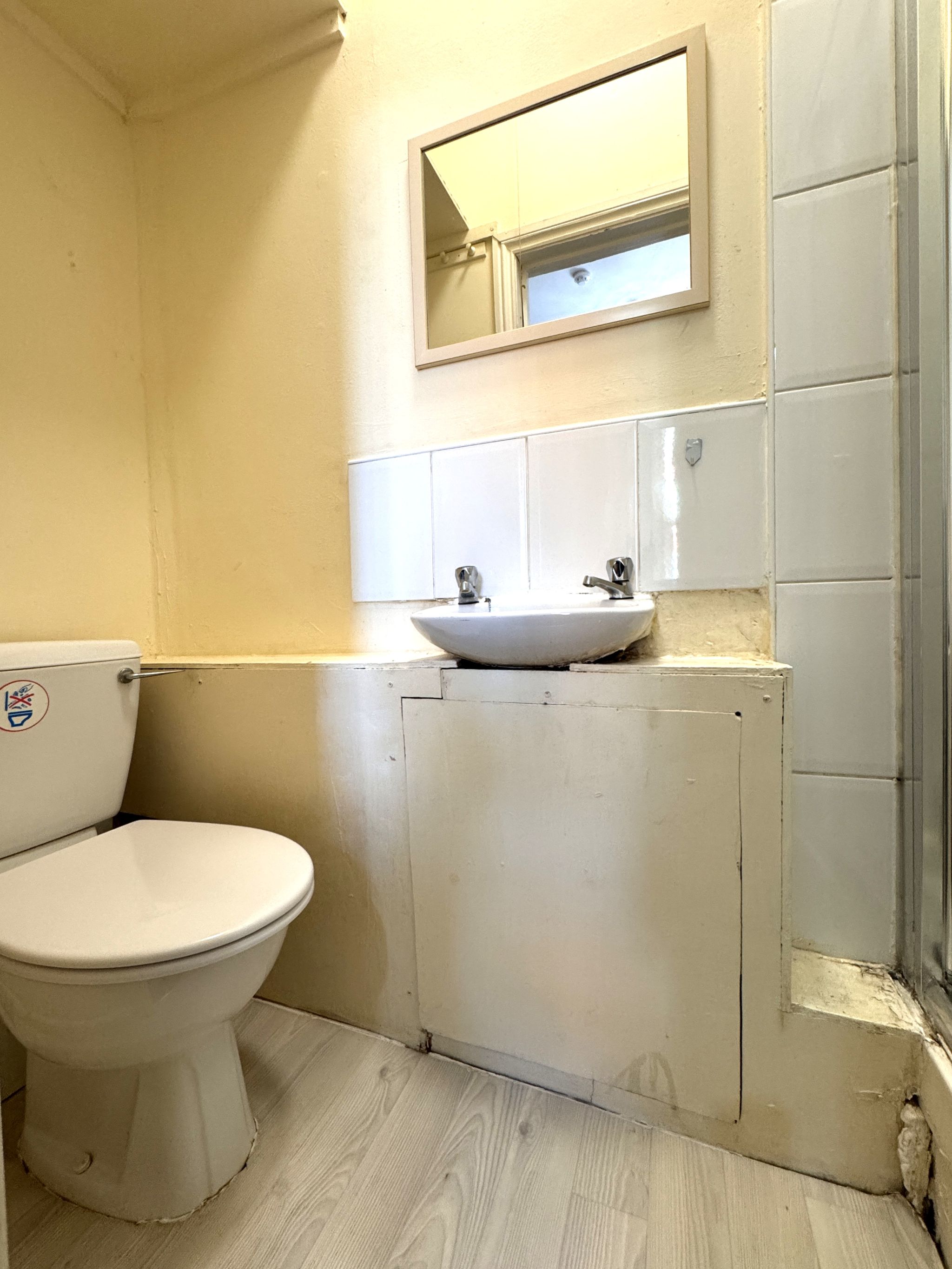 1 bedroom studio flat/apartment To Let in Willesden - Photograph 5