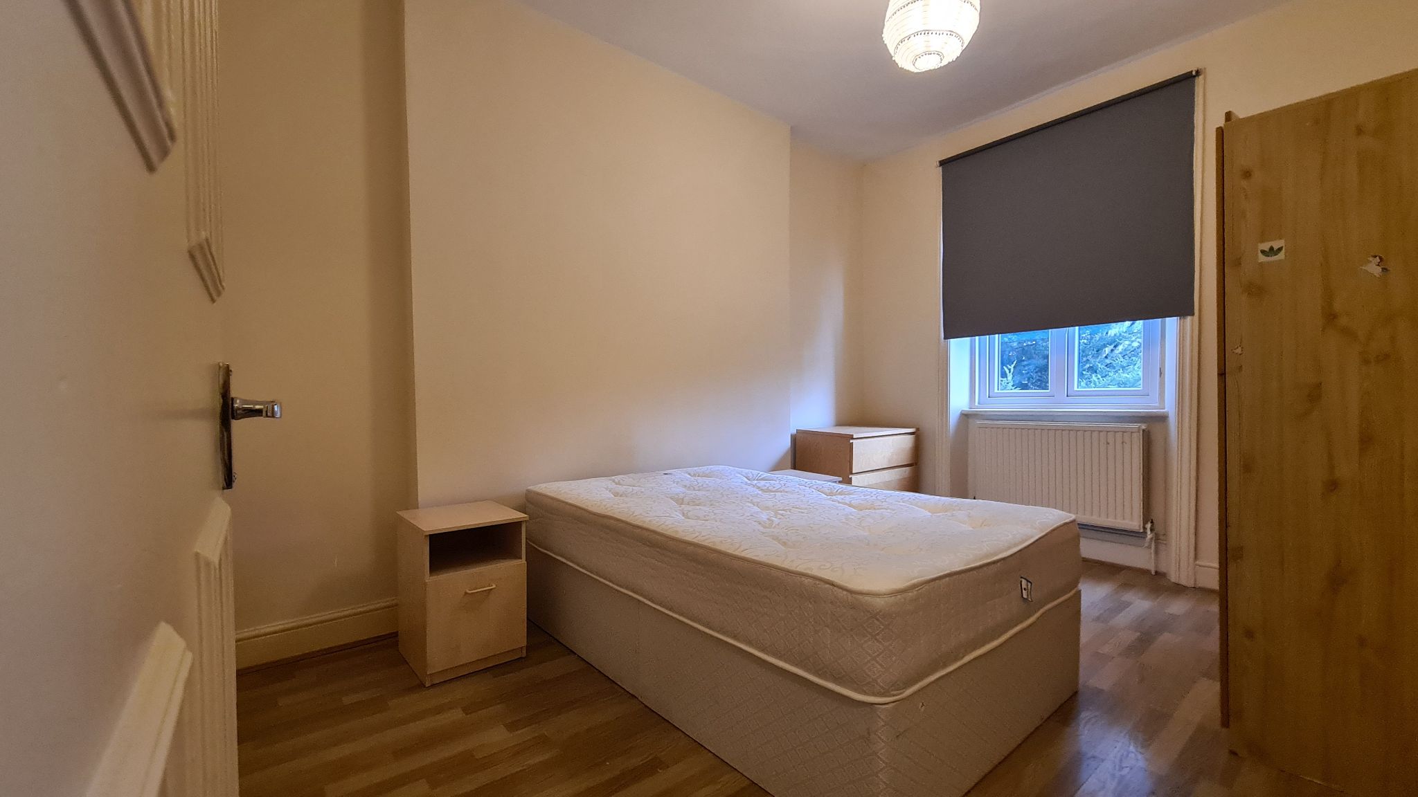 2 bedroom flat flat/apartment To Let in Cricklewood - Double Bed Room