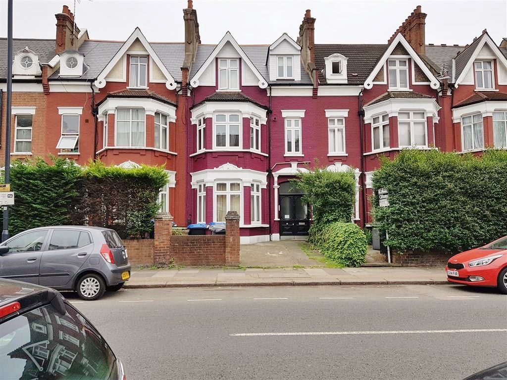 2 bedroom flat flat/apartment To Let in Cricklewood - FRONT OF BUILDING
